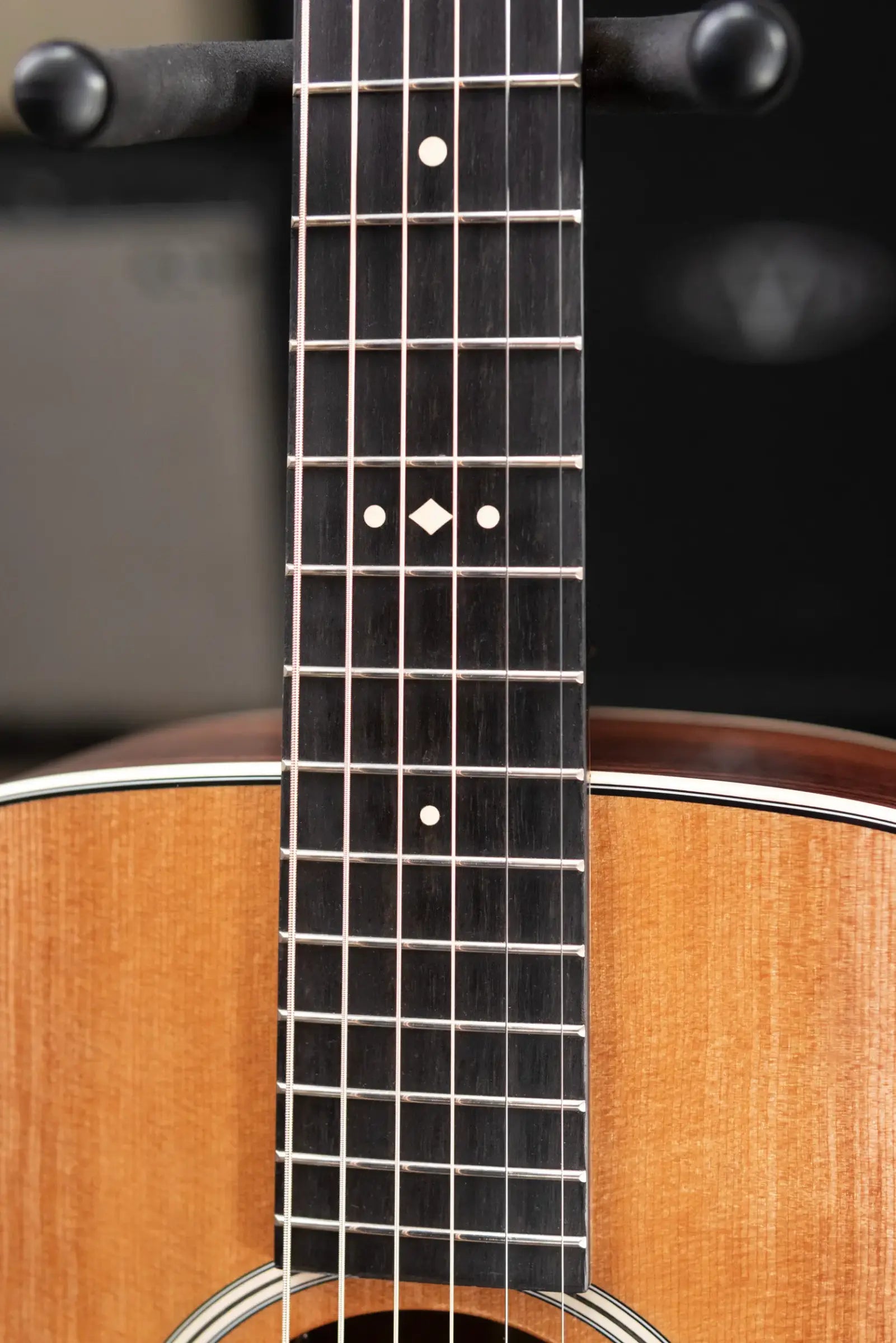 Taylor Gold Label 710e Dreadnought Acoustic/Electric Guitar with Hardshell Case