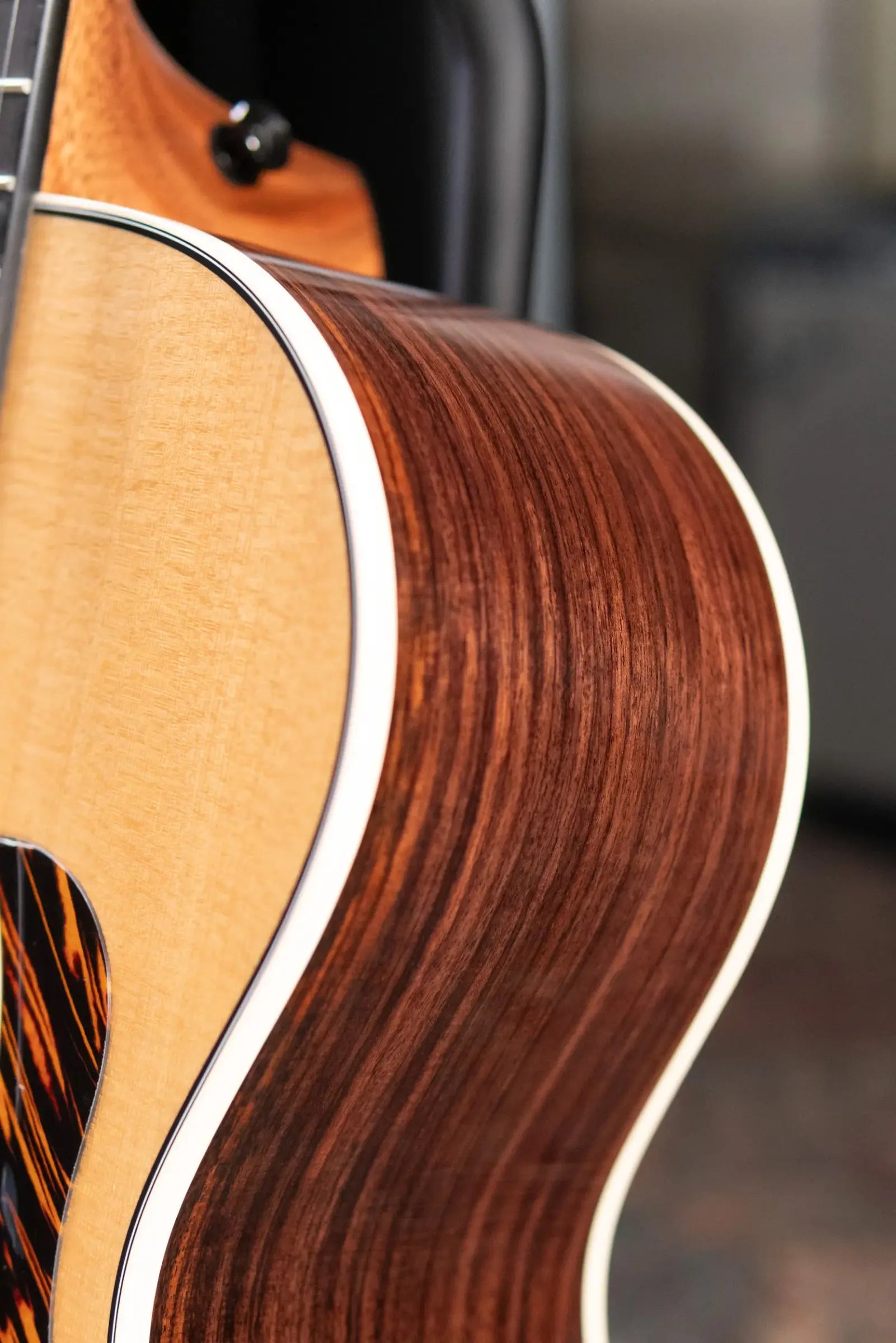 Taylor Gold Label 712e Grand Concert Acoustic/Electric Guitar - Natural with Hardshell Case