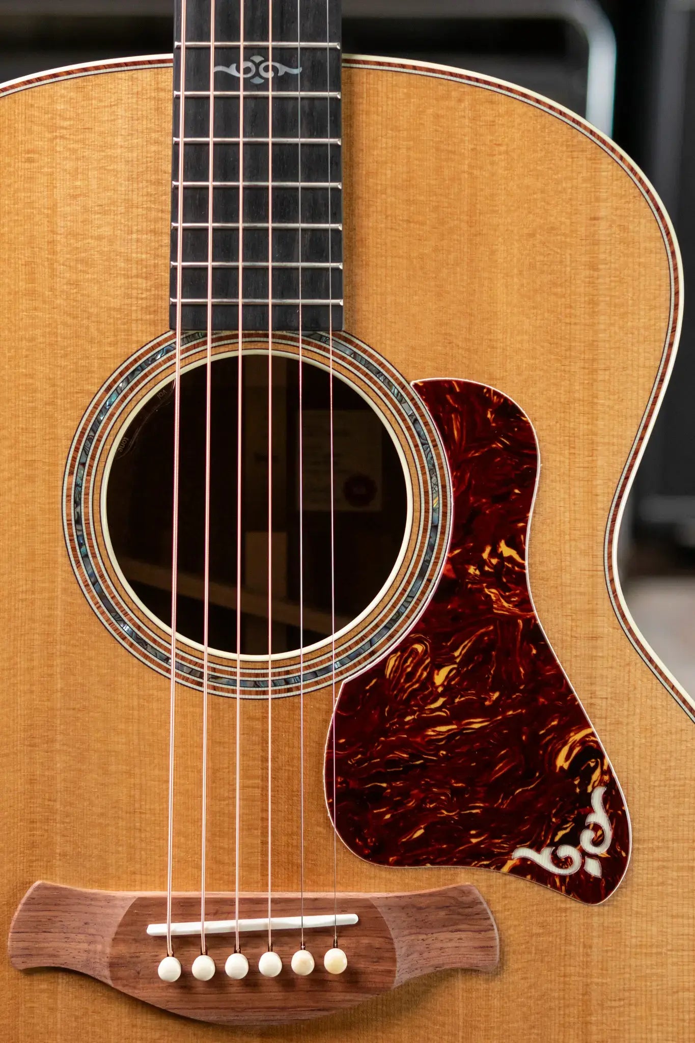 Taylor Gold Label 814e Super Auditorium Koa Acoustic/Electric with Hardshell Case