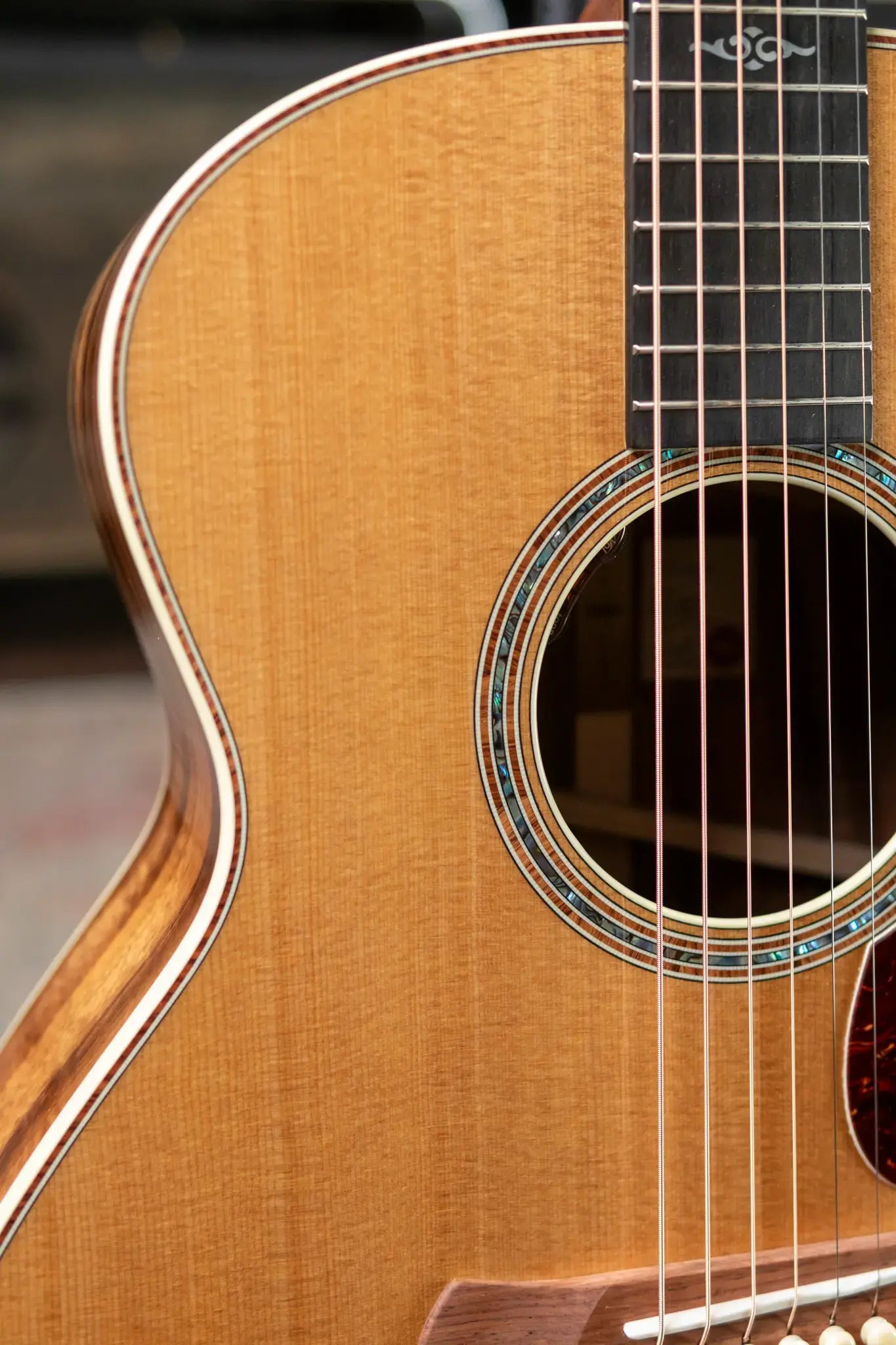 Taylor Gold Label 814e Super Auditorium Koa Acoustic/Electric with Hardshell Case