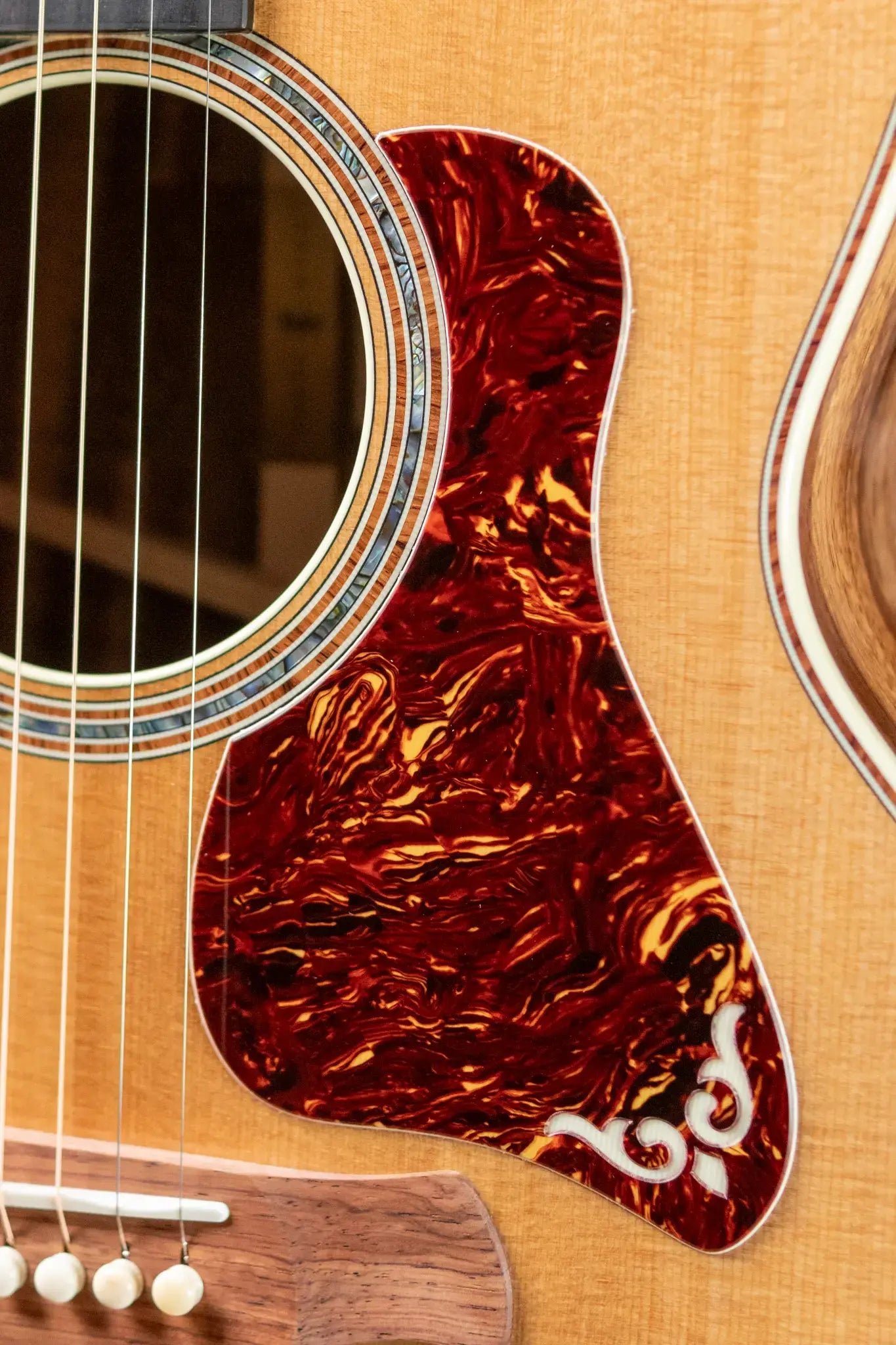 Taylor Gold Label 814e Super Auditorium Koa Acoustic/Electric with Hardshell Case