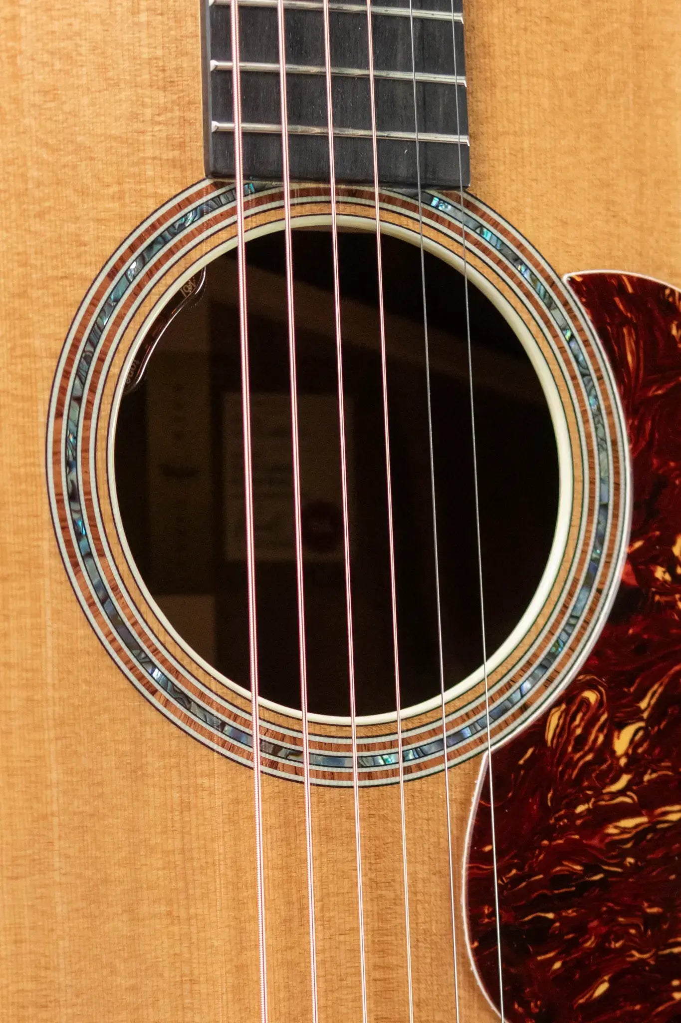 Taylor Gold Label 814e Super Auditorium Koa Acoustic/Electric with Hardshell Case