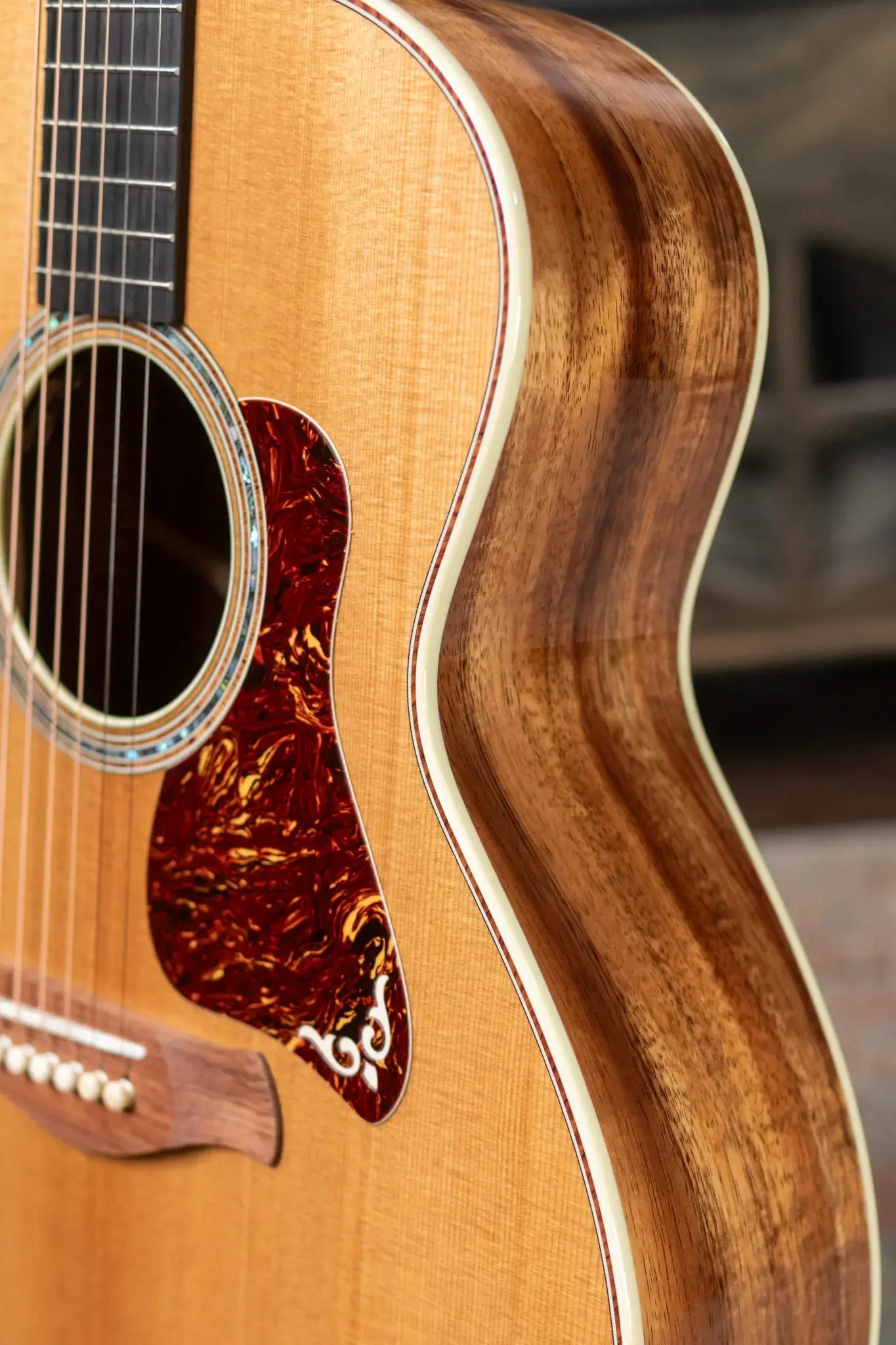 Taylor Gold Label 814e Super Auditorium Koa Acoustic/Electric with Hardshell Case