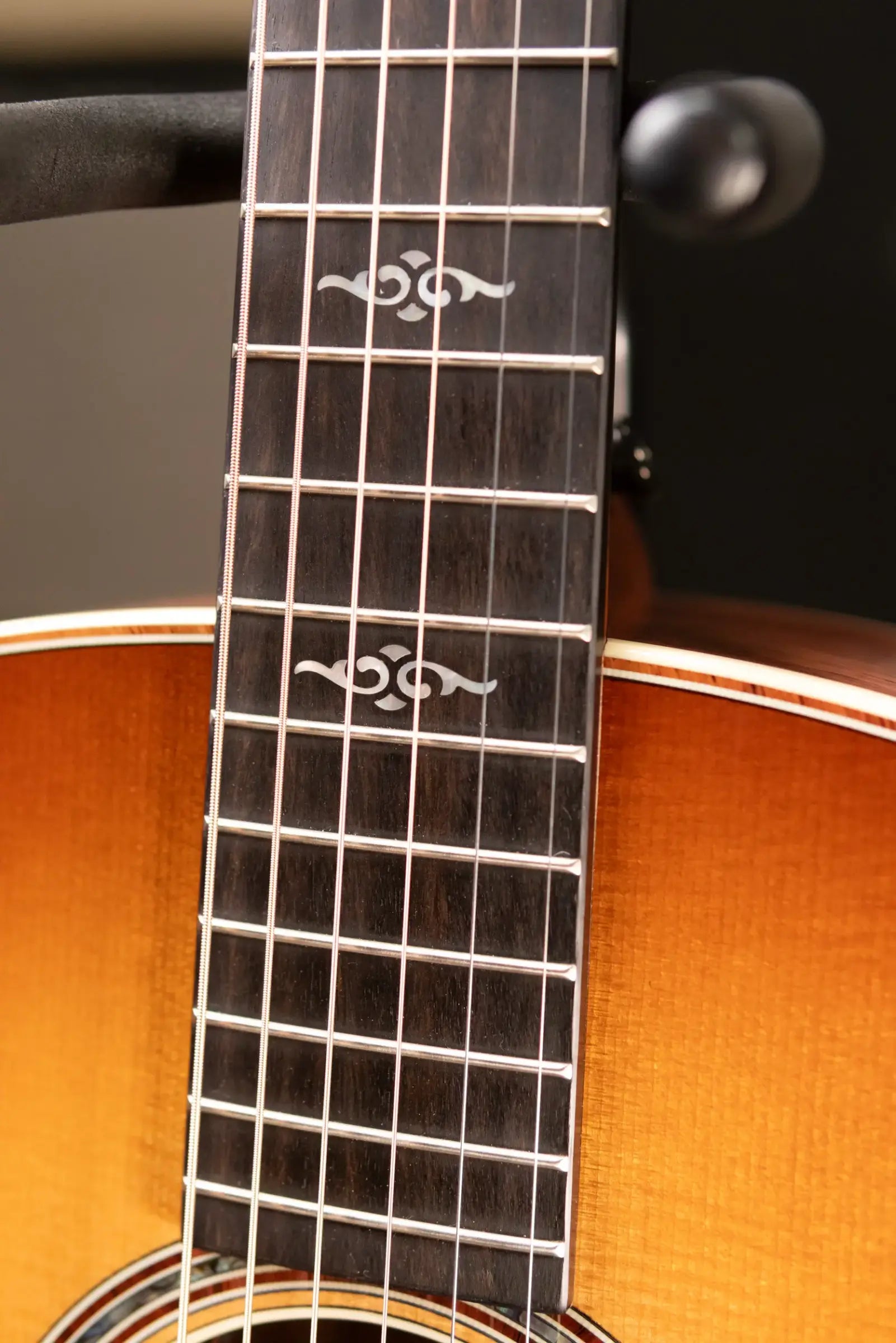 Taylor Gold Label 814e SB Honduran Rosewood Super Auditorium Acoustic/Electric Guitar - Burst Top with Hardshell Case