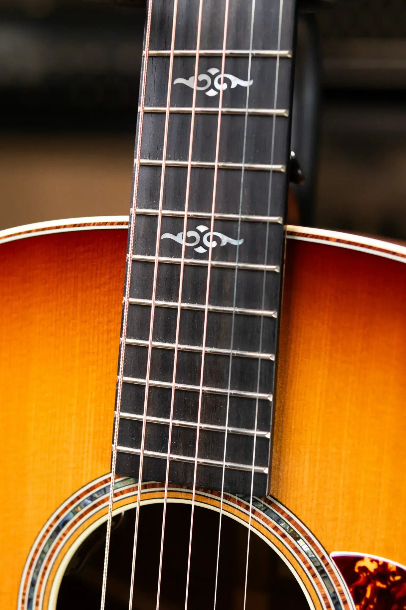 Taylor Gold Label 814e SB Super Auditorium Acoustic/Electric Guitar - Burst Top with Hardshell Case - Factory Demo