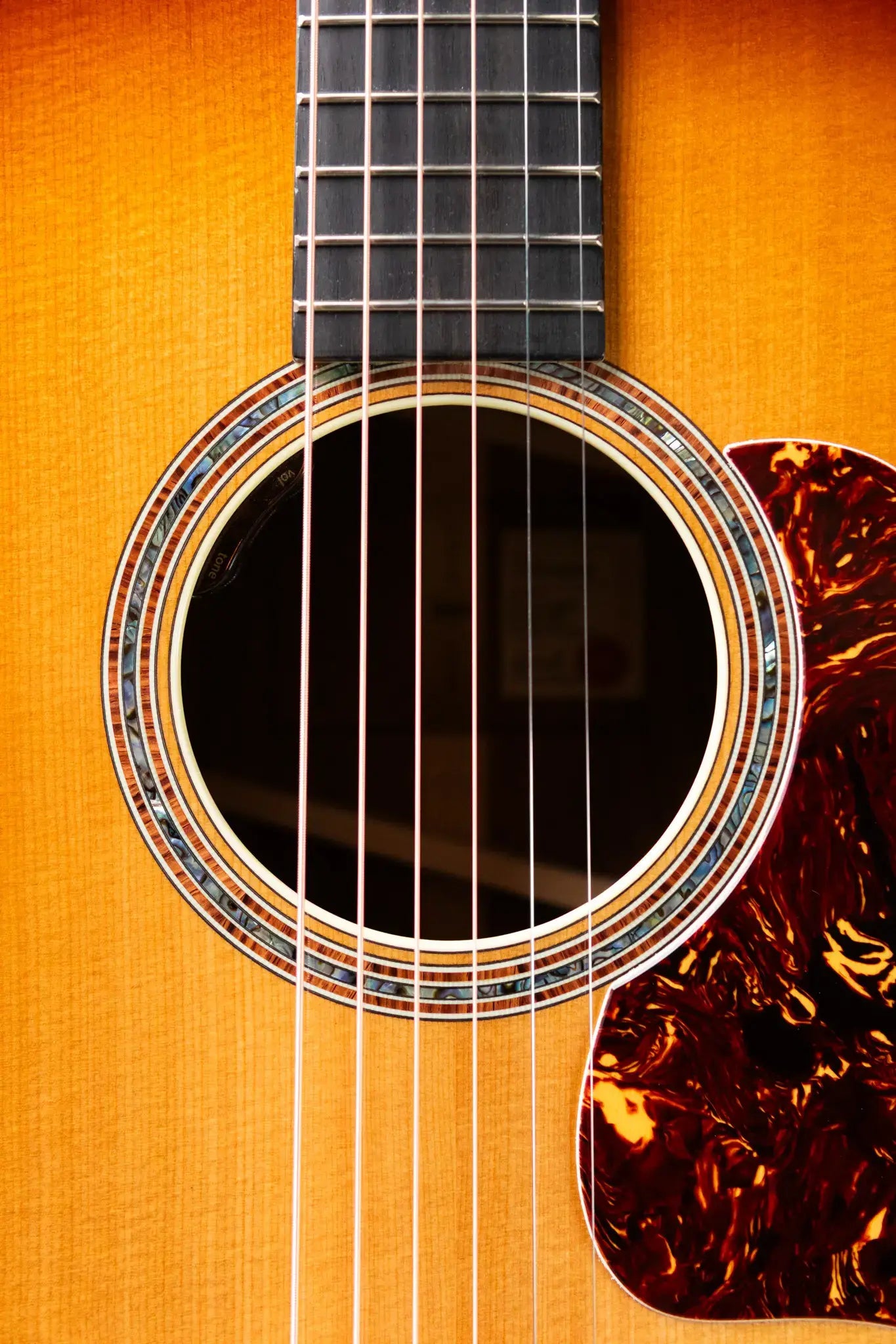 Taylor Gold Label 814e SB Super Auditorium Acoustic/Electric Guitar - Burst Top with Hardshell Case - Factory Demo
