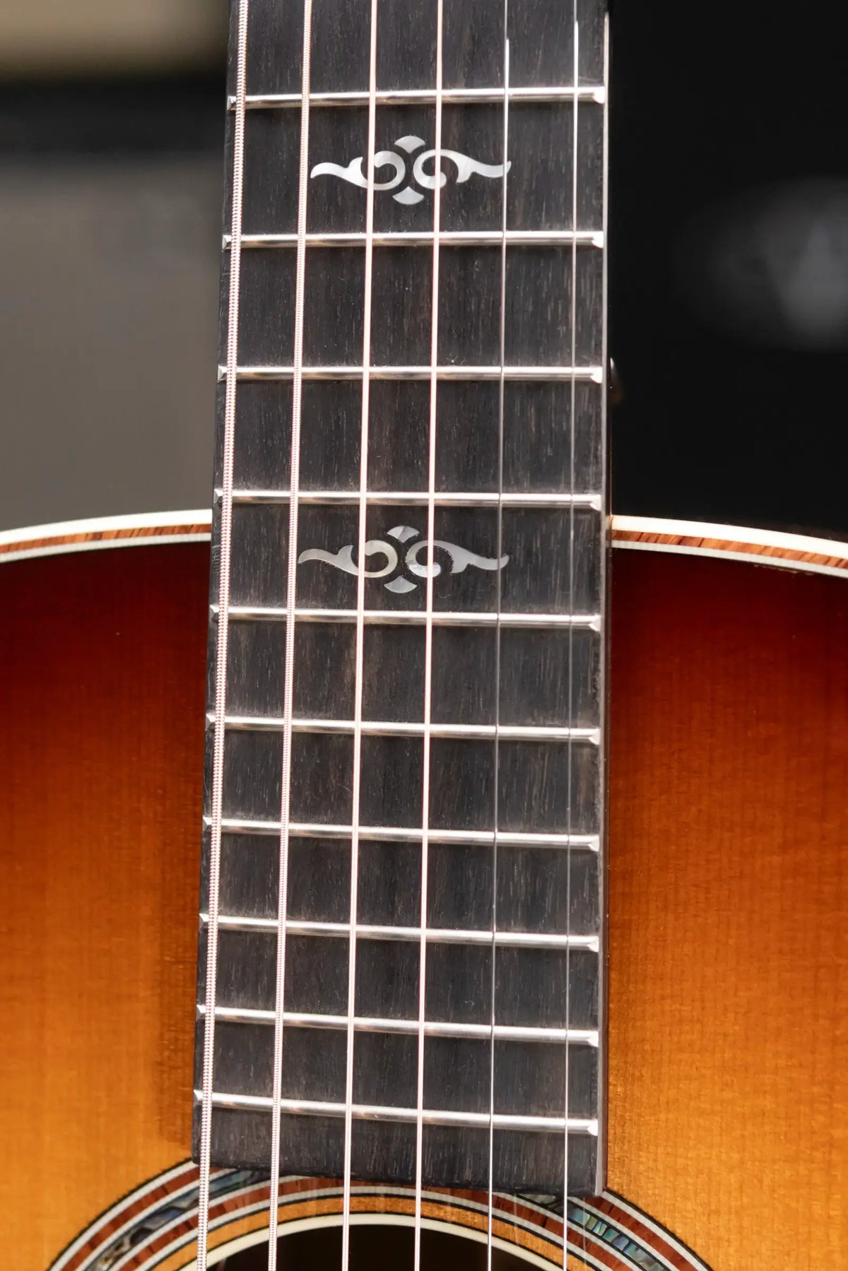 Taylor Gold Label 814e SB Super Auditorium Acoustic/Electric Guitar - Sunburst with Hardshell Case - Demo