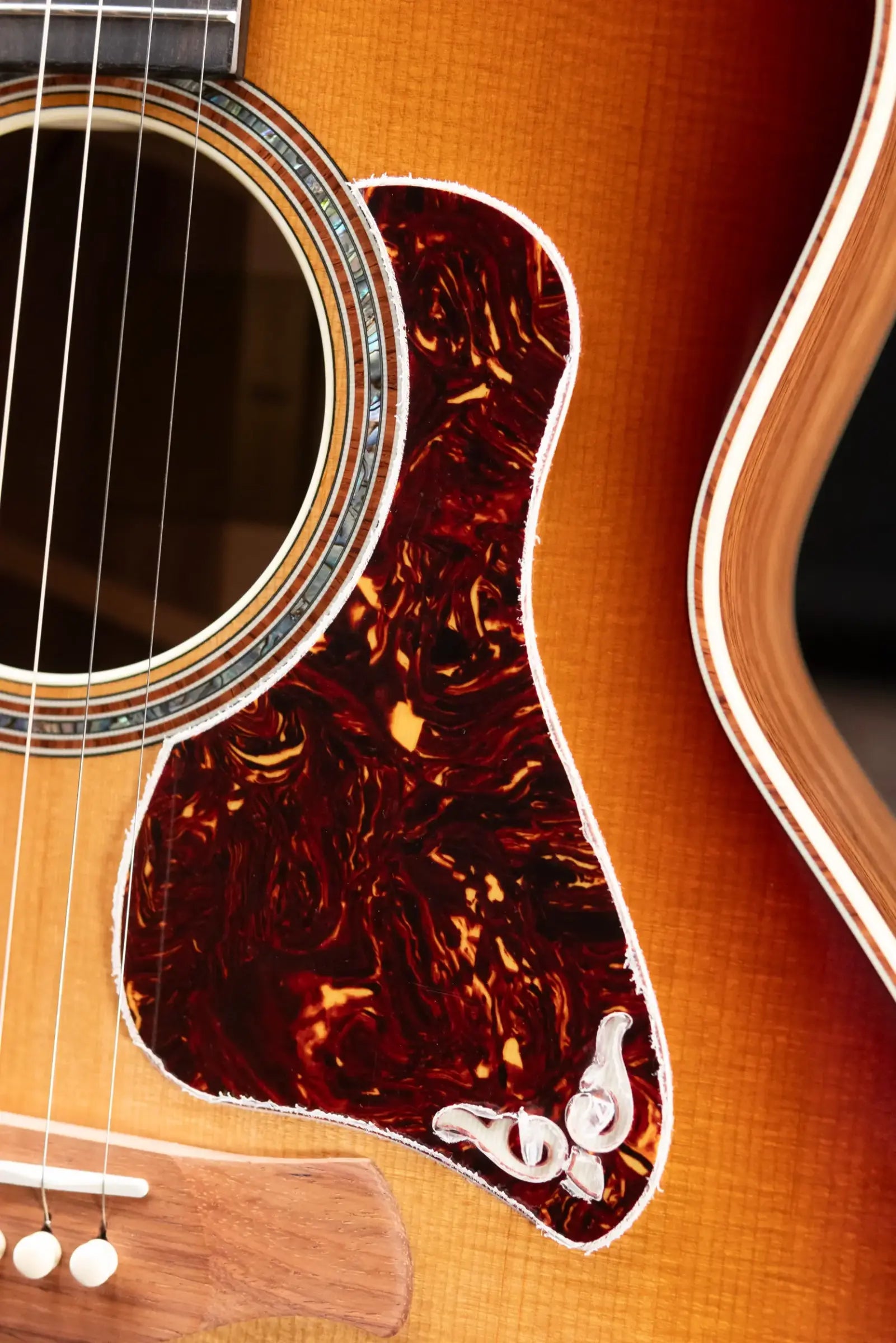 Taylor Gold Label 814e SB Super Auditorium Acoustic/Electric Guitar - Sunburst with Hardshell Case