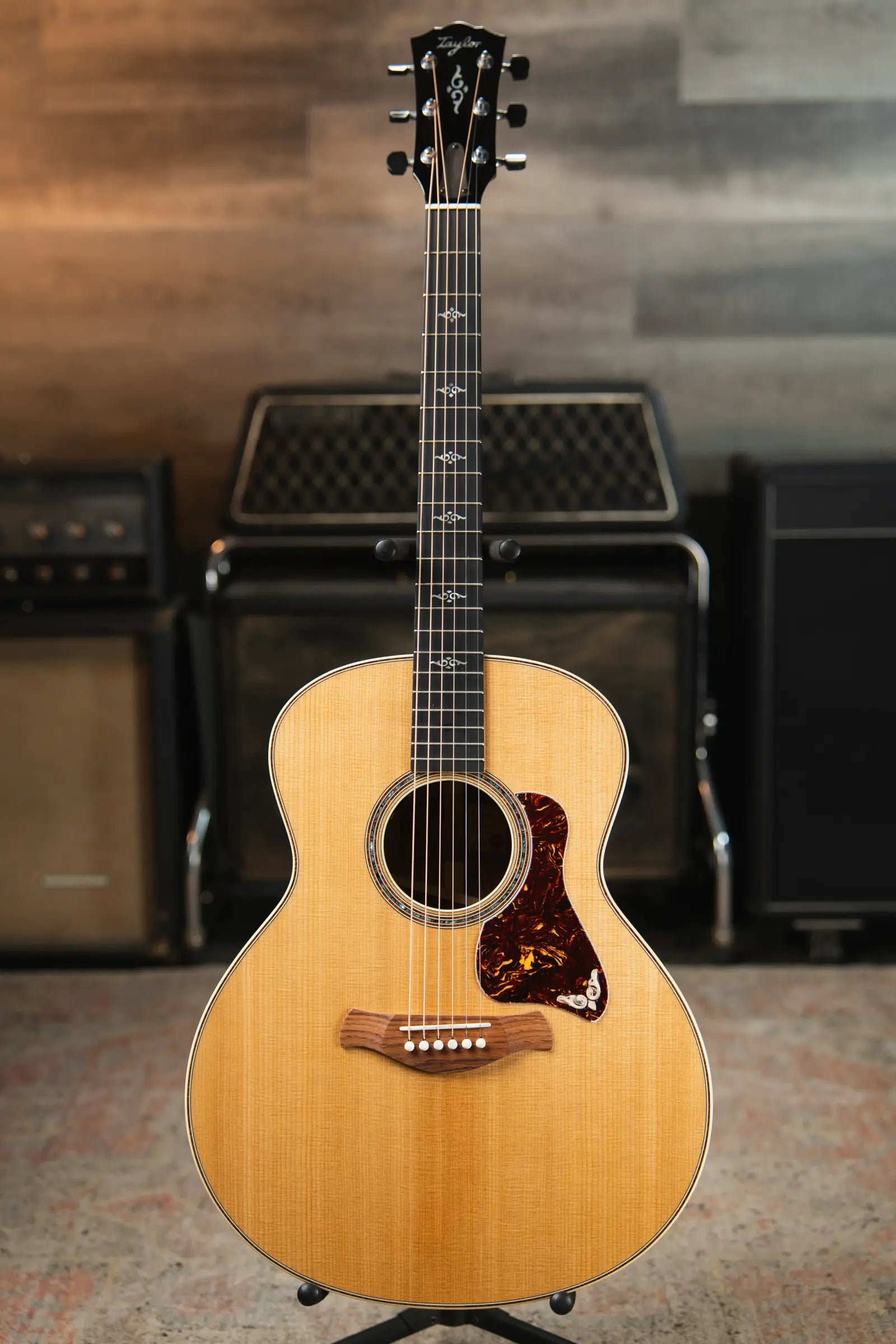 Taylor Gold Label 814e Super Auditorium Acoustic/Electric Guitar - Natural Top with Hardshell Case