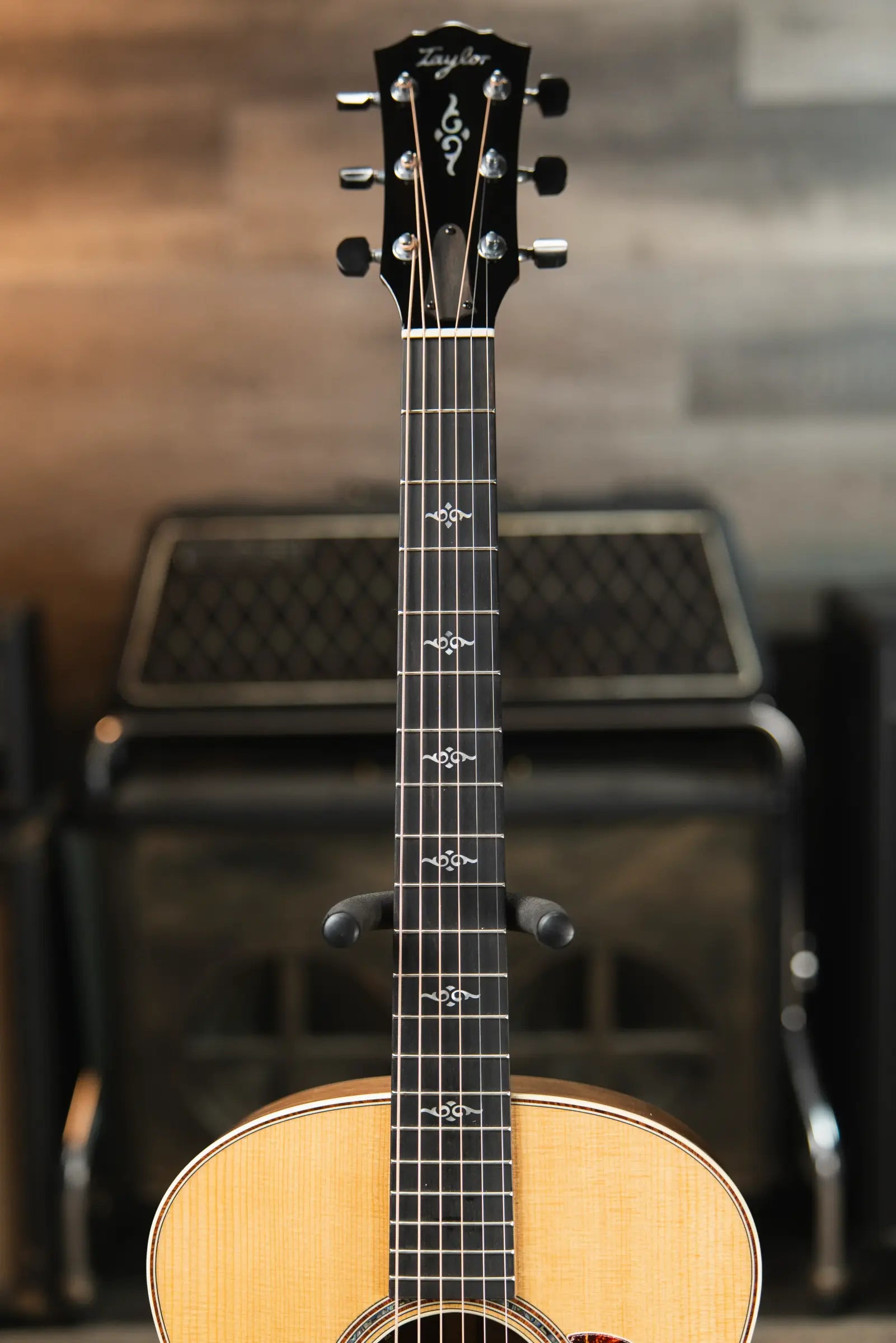 Taylor Gold Label 814e Super Auditorium Acoustic/Electric Guitar - Natural Top with Hardshell Case