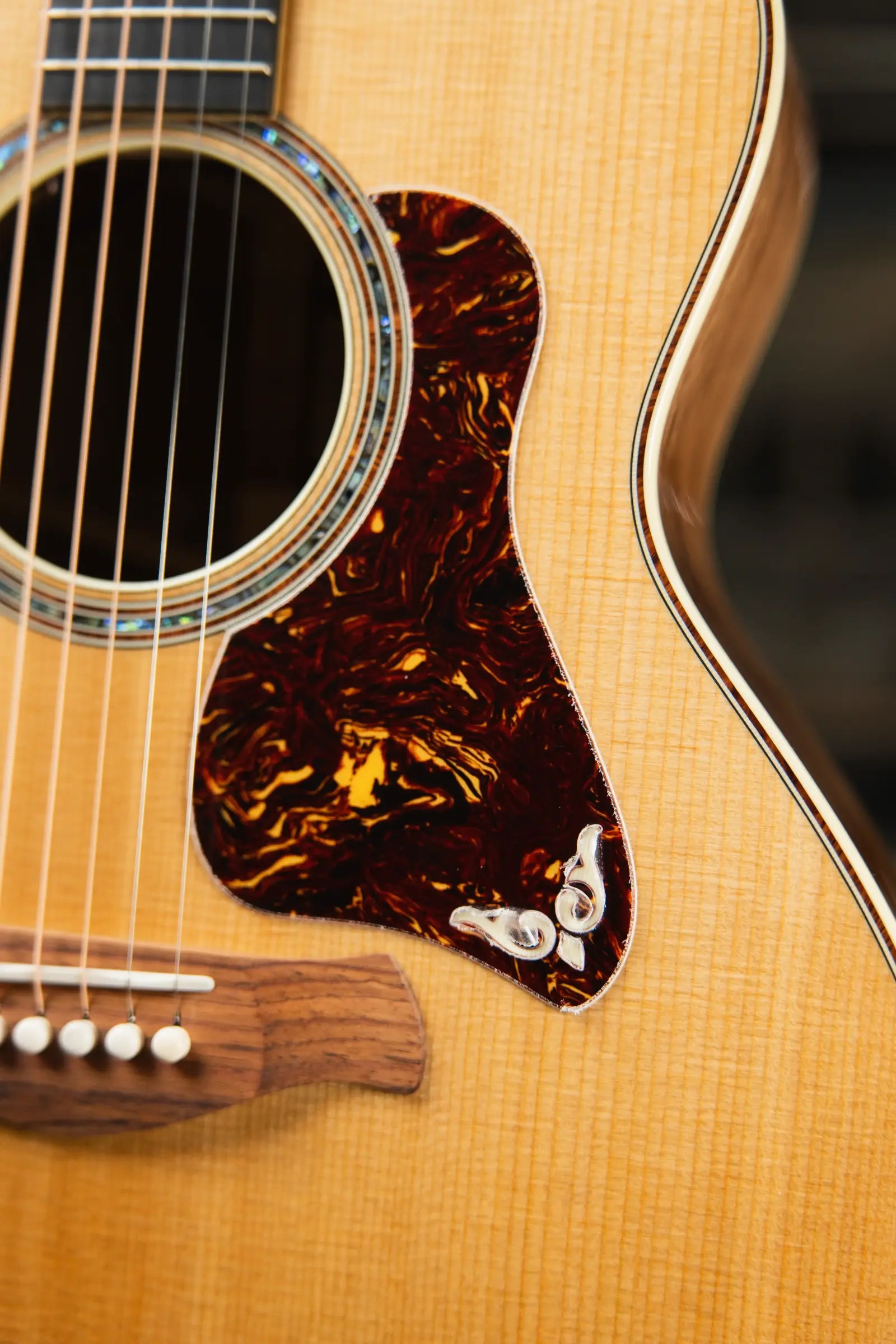 Taylor Gold Label 814e Super Auditorium Acoustic/Electric Guitar - Natural Top with Hardshell Case