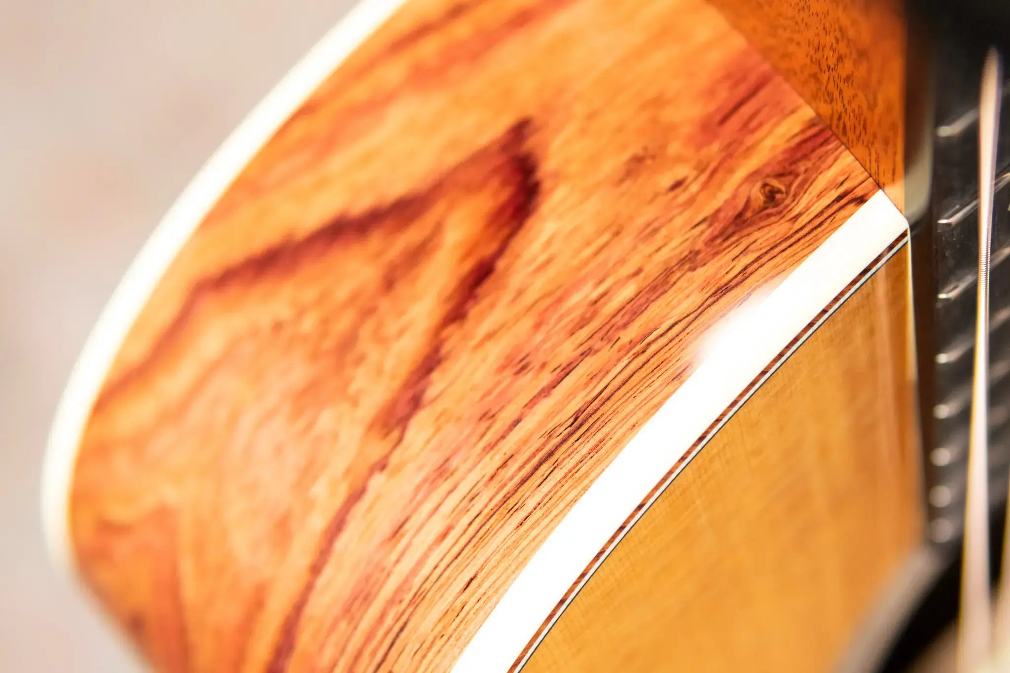 Taylor Gold Label 814e Super Auditorium Acoustic/Electric Guitar - Natural with Hardshell Case
