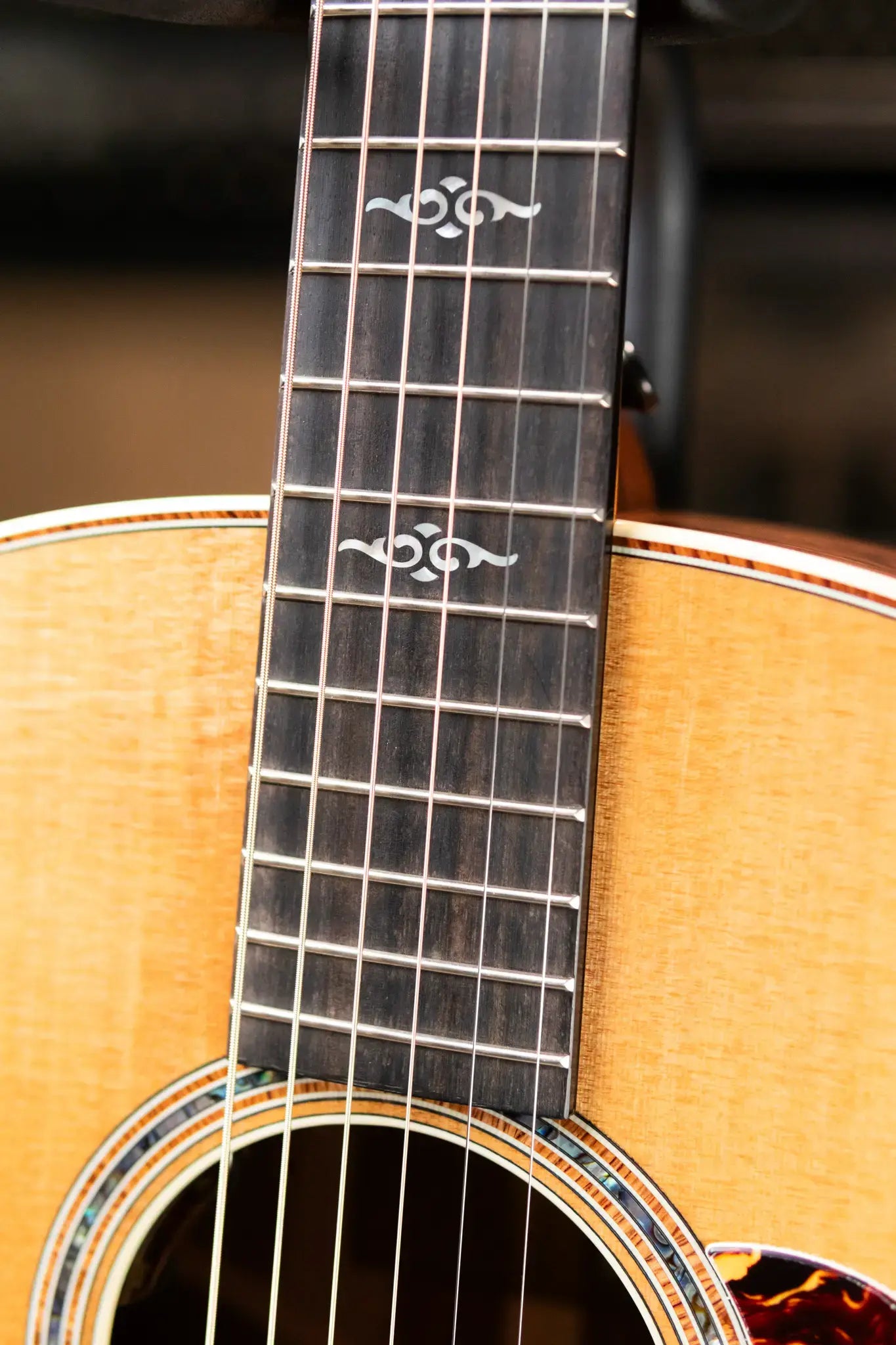Taylor Gold Label 814e Super Auditorium Acoustic/Electric Guitar - Natural with Hardshell Case