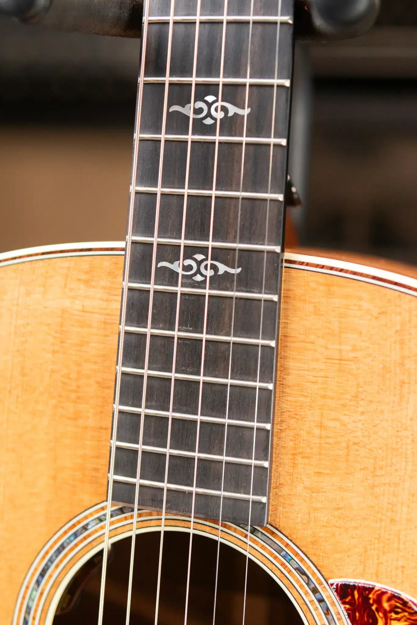 Taylor Gold Label 817e Grand Pacific Acoustic/Electric Guitar - Natural with Hardshell Case