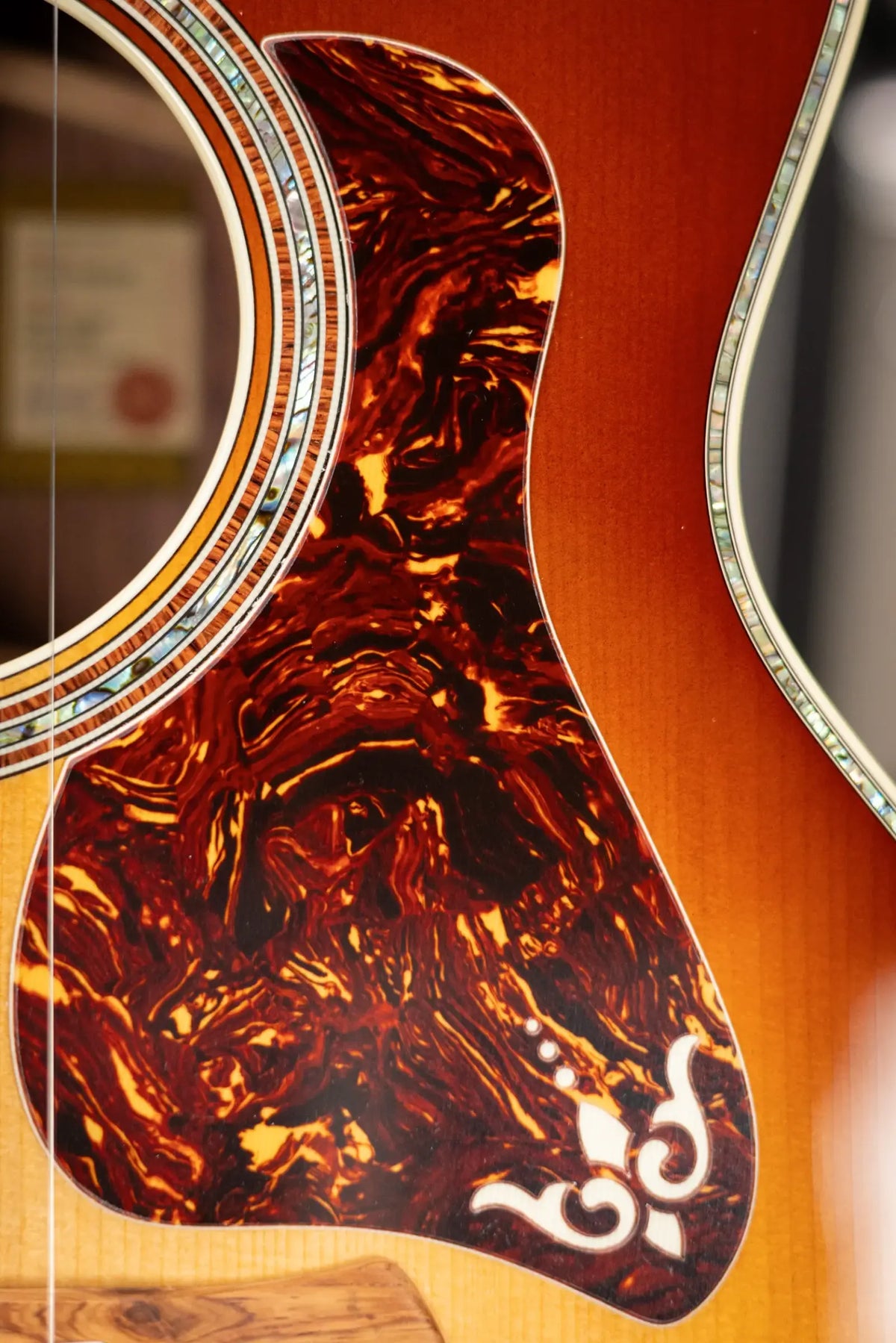 Taylor Gold Label 914e SB Super Auditorium Acoustic/Electric Guitar - Sunburst with Hardshell Case - Demo