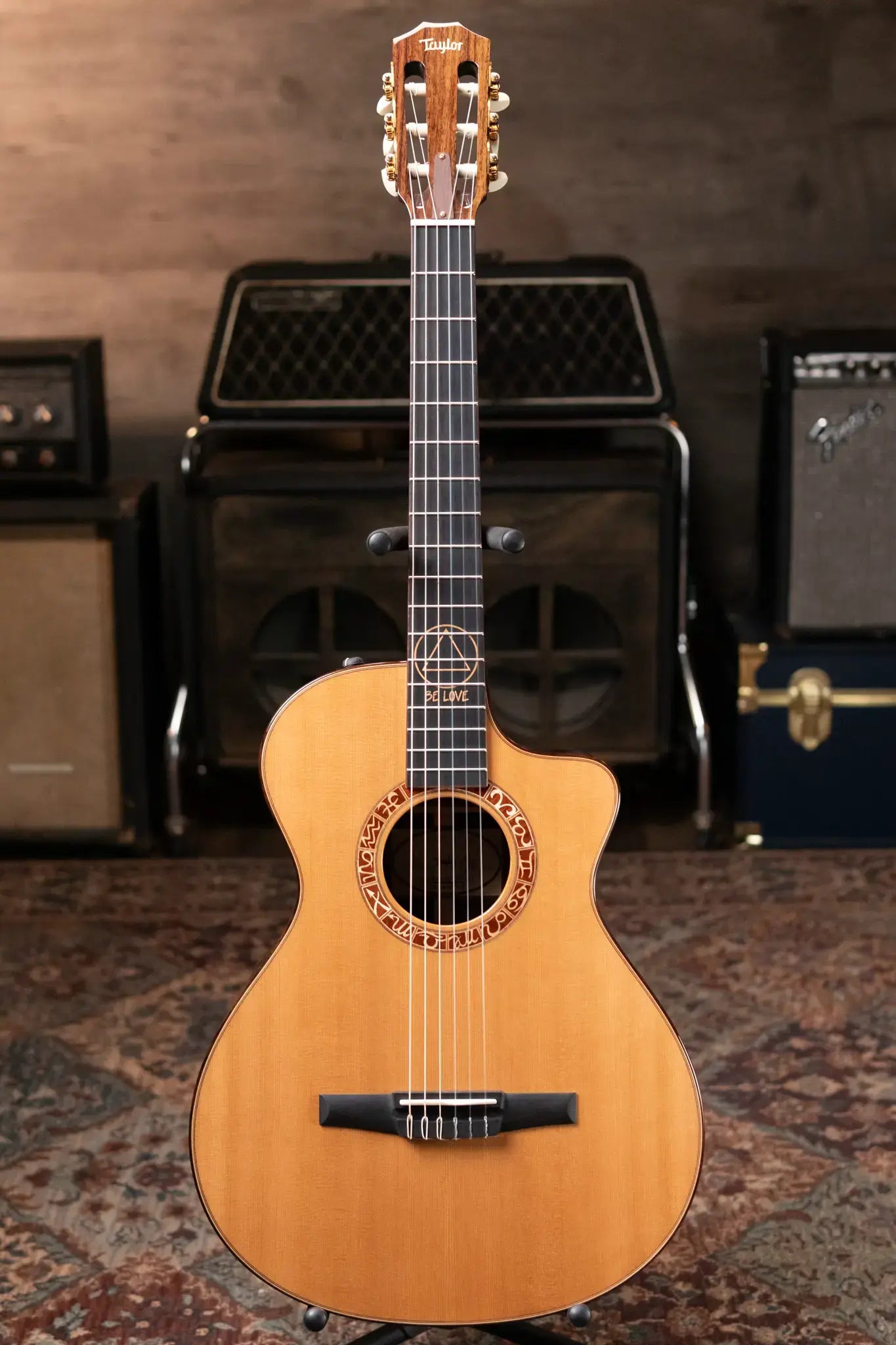 Taylor Jason Mraz Signature Grand Concert Nylon Acoustic/Electric with Deluxe Hardshell Case - Floor Model Demo