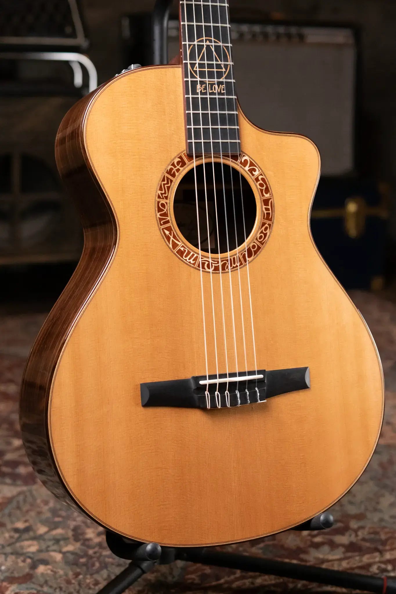 Taylor Jason Mraz Signature Grand Concert Nylon Acoustic/Electric with Deluxe Hardshell Case - Floor Model Demo