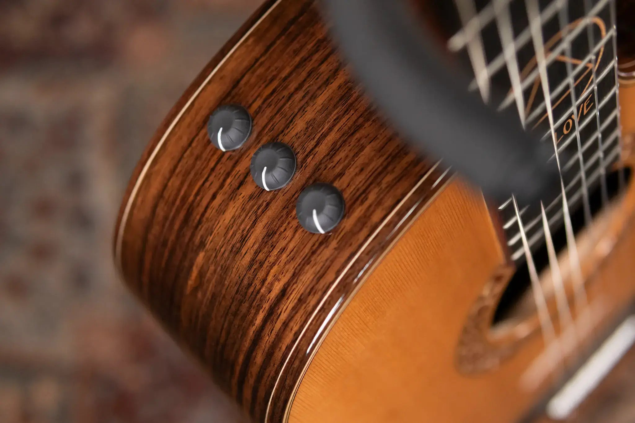 Taylor Jason Mraz Signature Grand Concert Nylon Acoustic/Electric with Deluxe Hardshell Case - Floor Model Demo