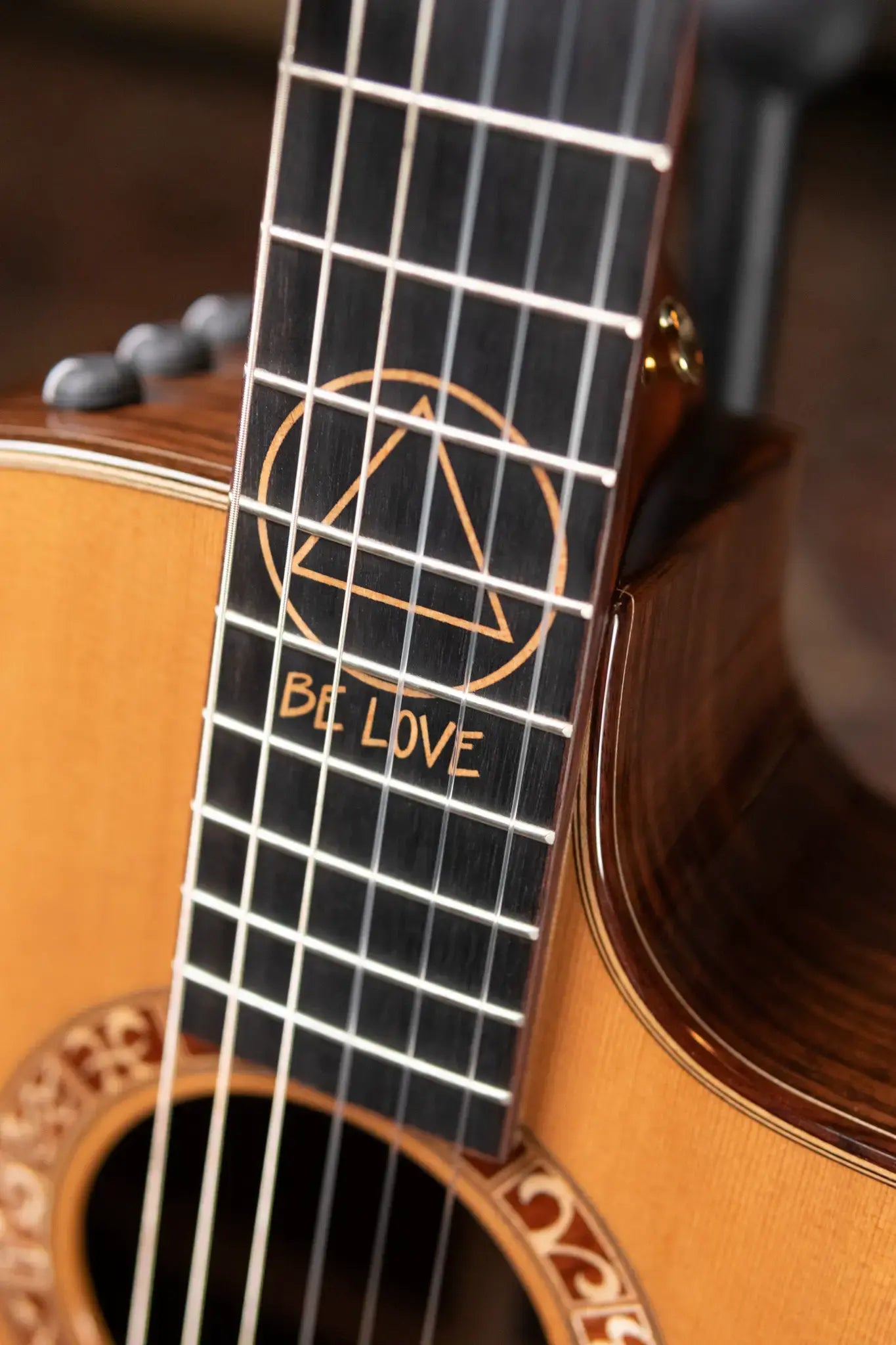 Taylor Jason Mraz Signature Grand Concert Nylon Acoustic/Electric with Deluxe Hardshell Case - Floor Model Demo