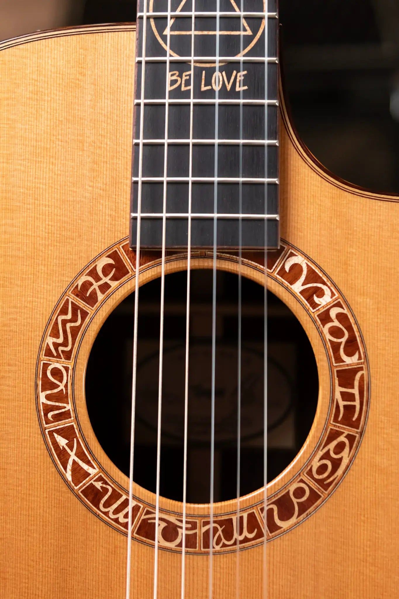 Taylor Jason Mraz Signature Grand Concert Nylon Acoustic/Electric with Deluxe Hardshell Case - Floor Model Demo