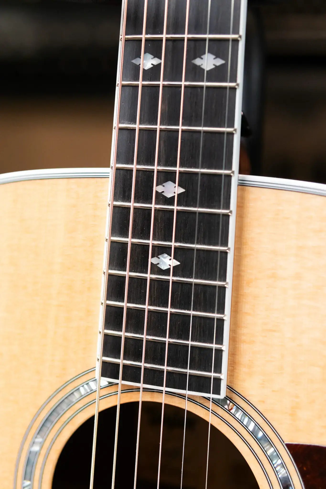 Taylor Legacy 810e Dreadnought Acoustic/Electric Guitar with Hardshell Case