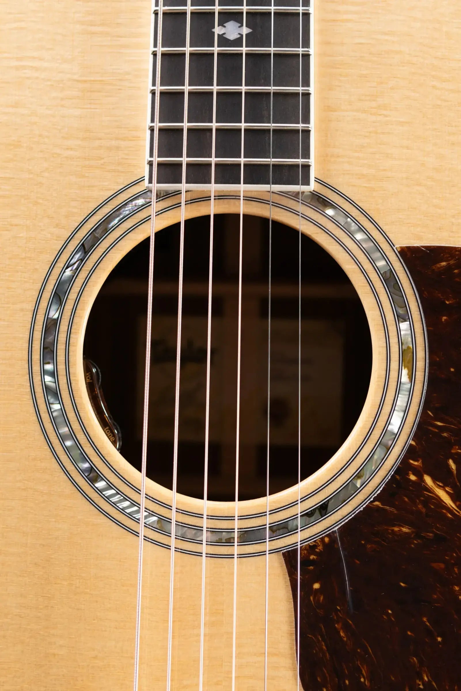 Taylor Legacy 815e Deep Body Jumbo Acoustic/Electric Guitar - Natural with Hardshell Case