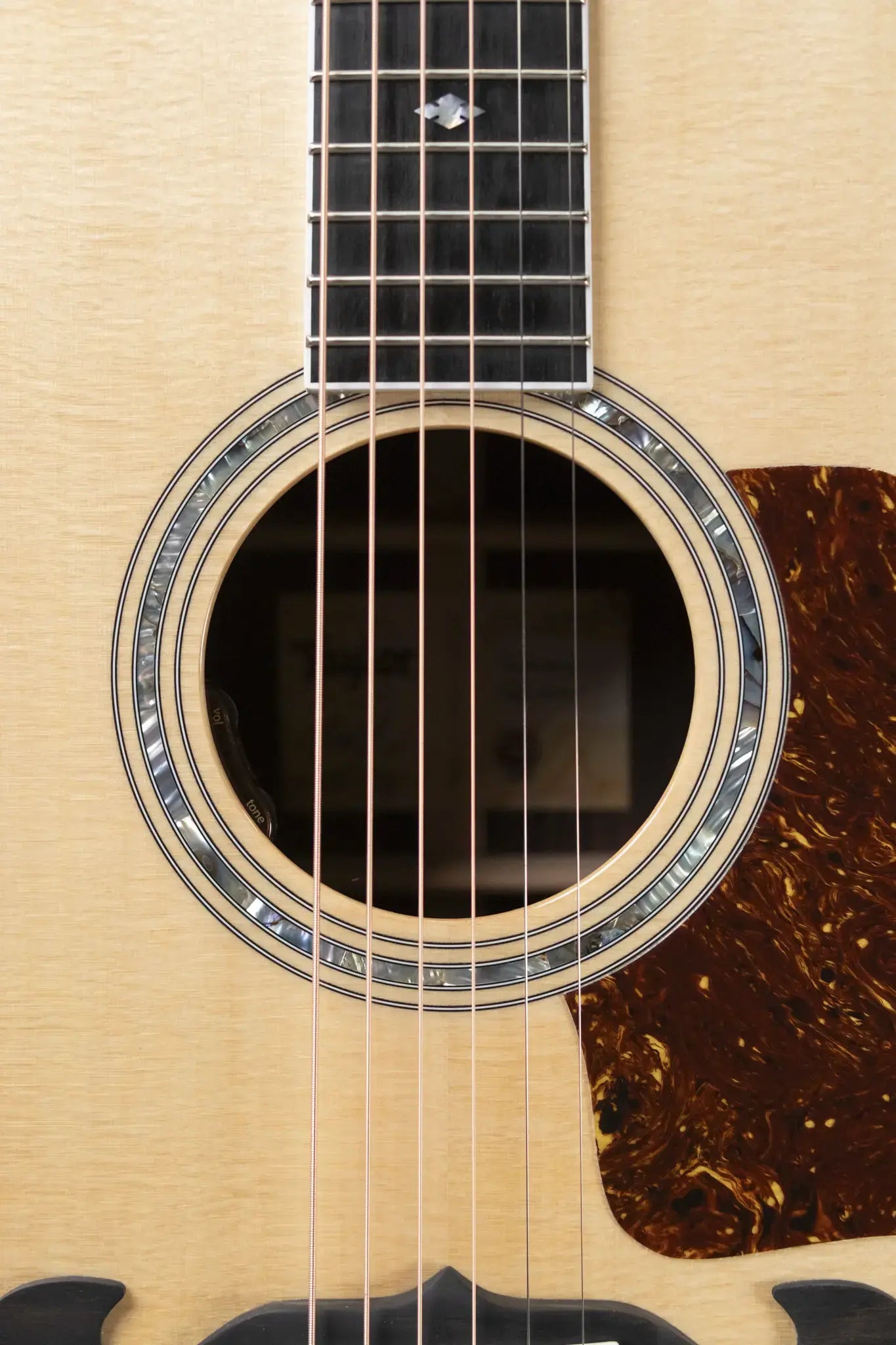 Taylor Legacy 815e Jumbo Acoustic/Electric Guitar with Hardshell Case