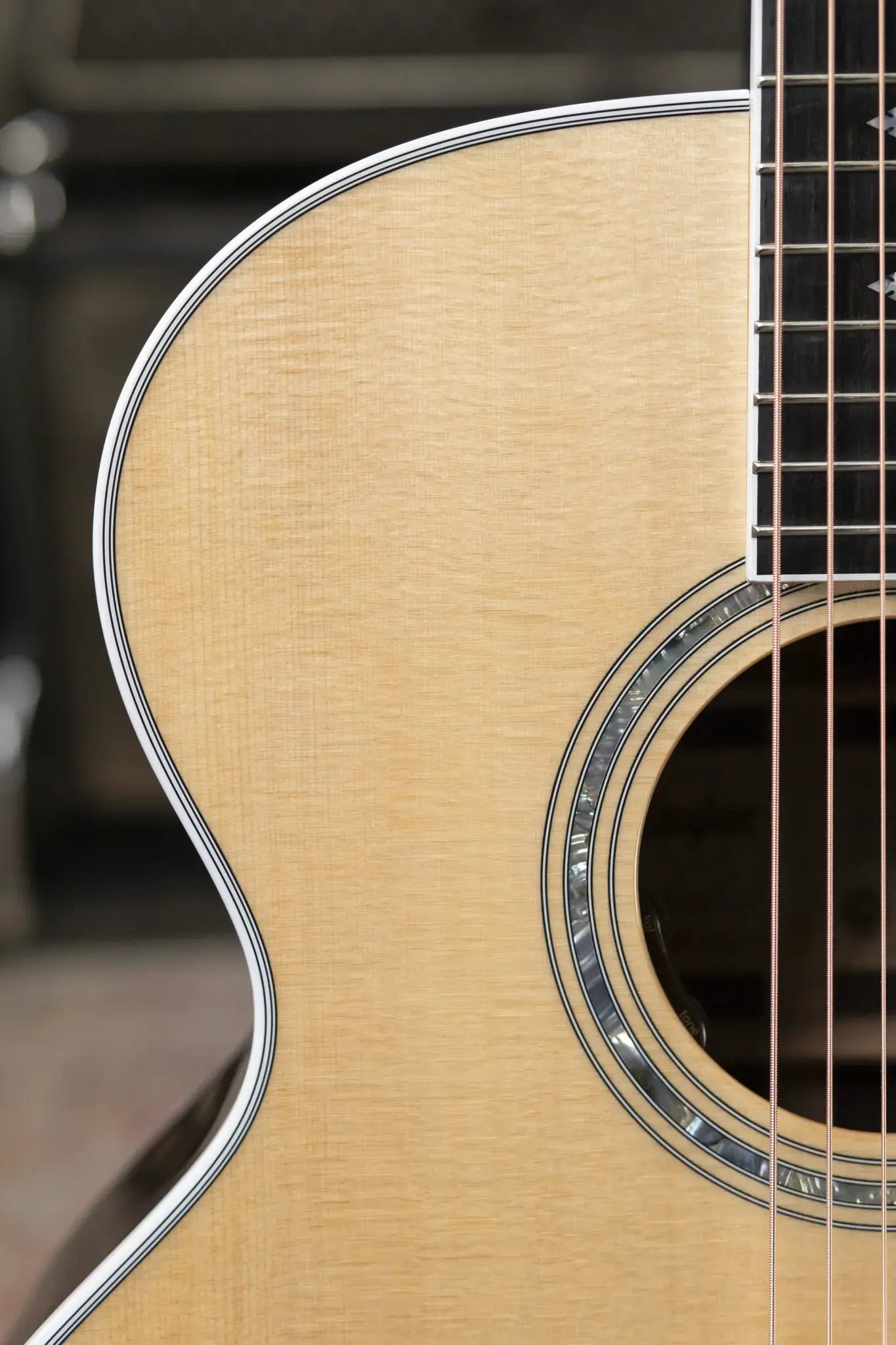 Taylor Legacy 815e Jumbo Acoustic/Electric Guitar with Hardshell Case