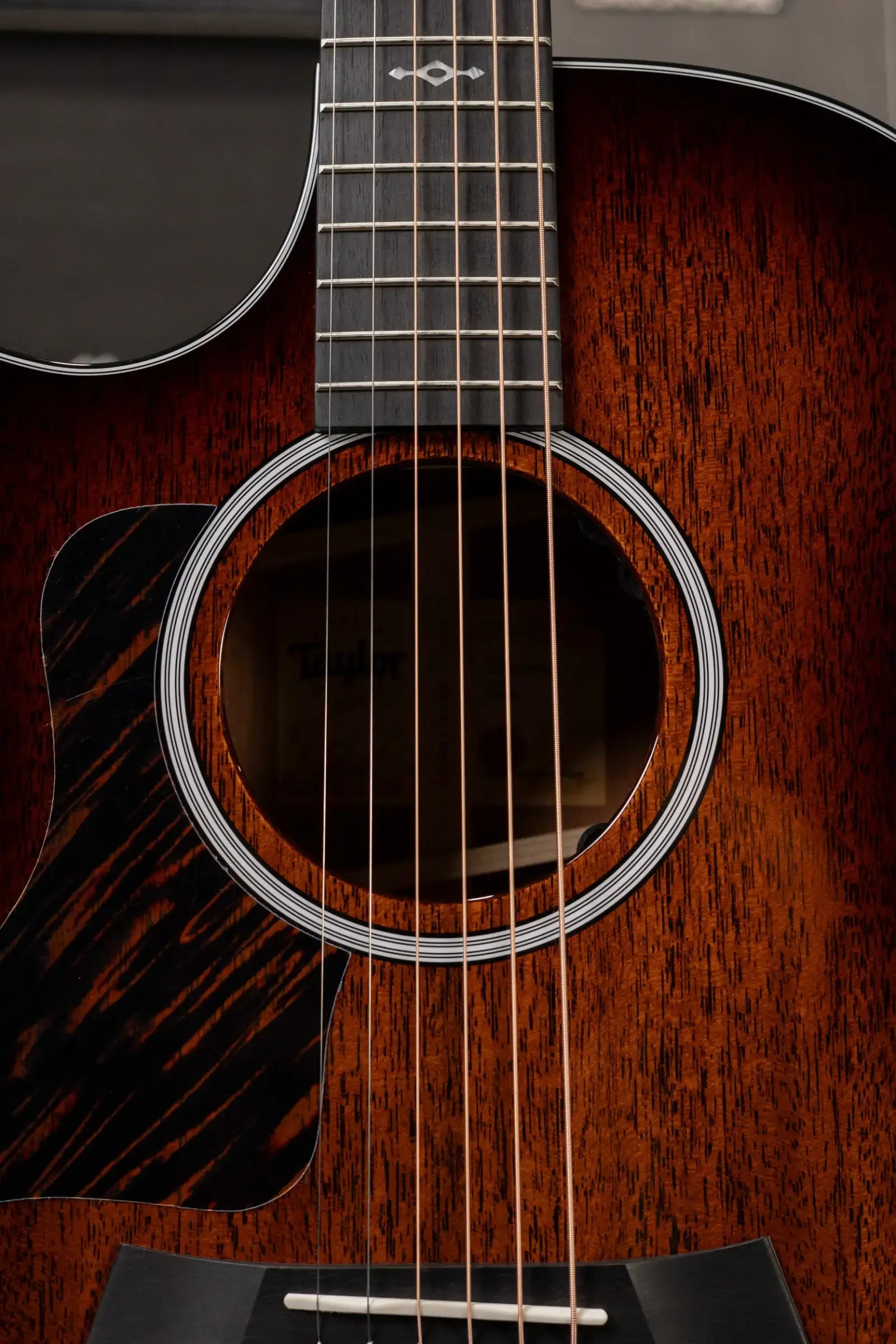Taylor Next Generation 324ce Left-Handed Grand Auditorium Acoustic/Electric Guitar with Hardshell Case