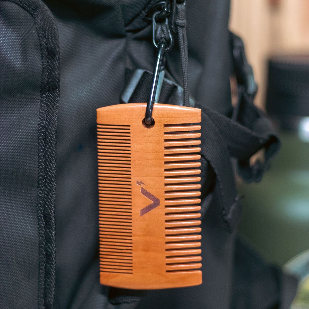 Volt Twin comb - light wood