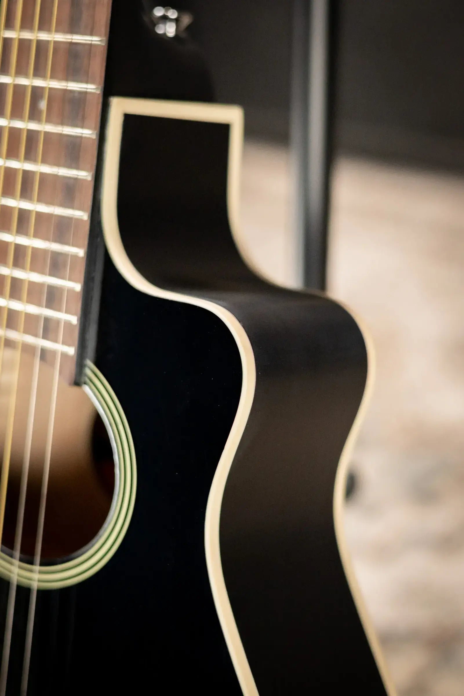Yamaha APXT2 3/4-Size Thin-Line Cutaway Acoustic/Electric Guitar - Black with Gig Bag