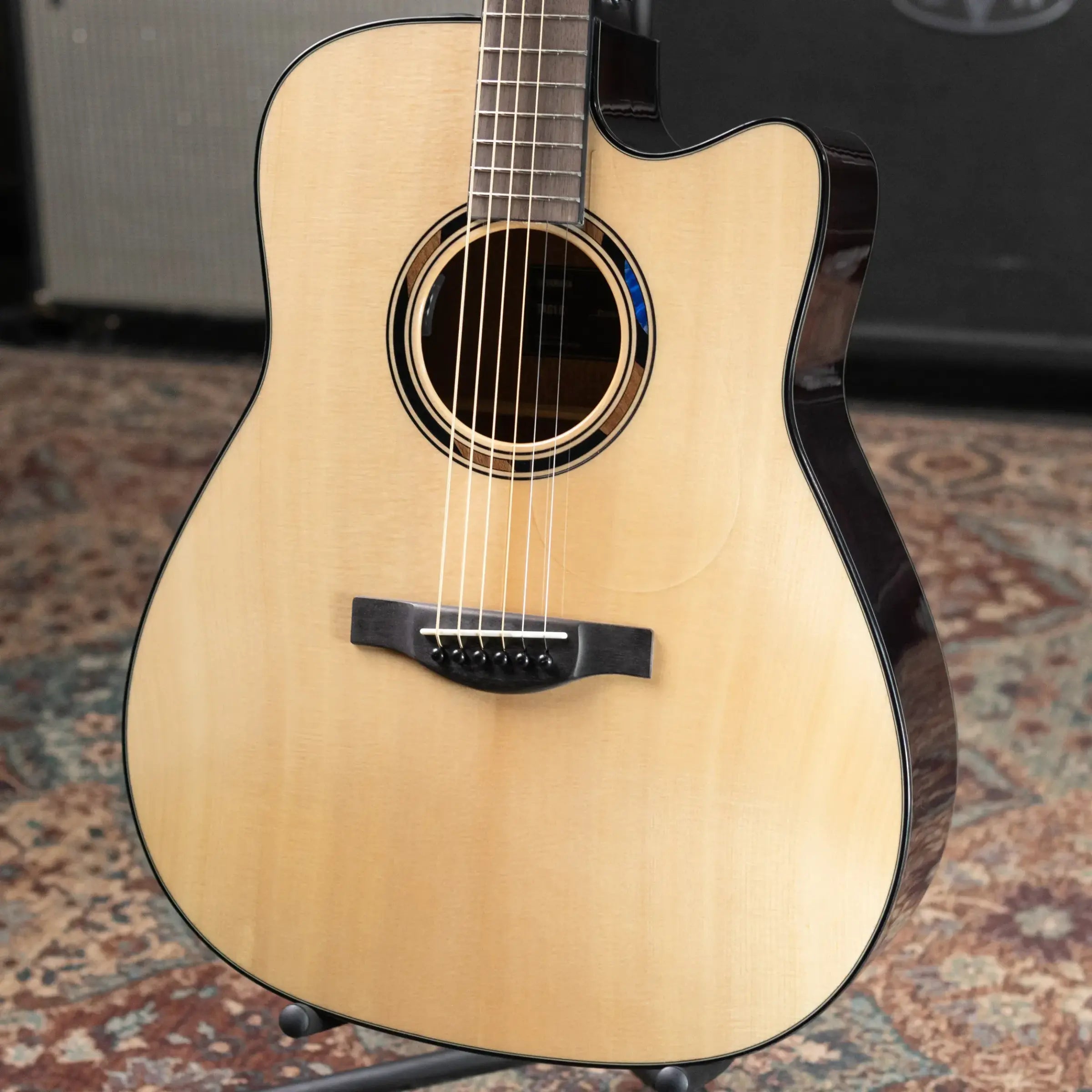 Yamaha TAG1 C TransAcoustic Dreadnought Cutaway Acoustic/Electric Guitar - Natural with Gig Bag