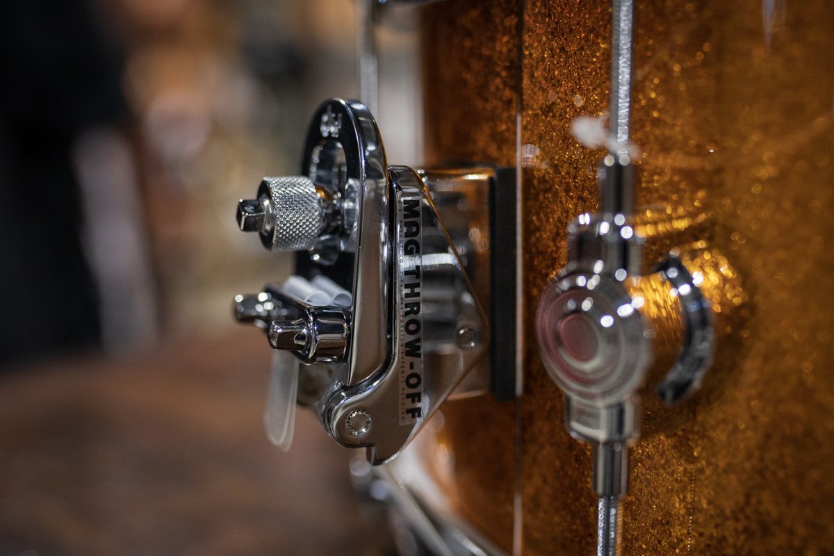 DW DRPF6514SSGS Performance Series 6.5x14 Snare Drum, Gold Sparkle