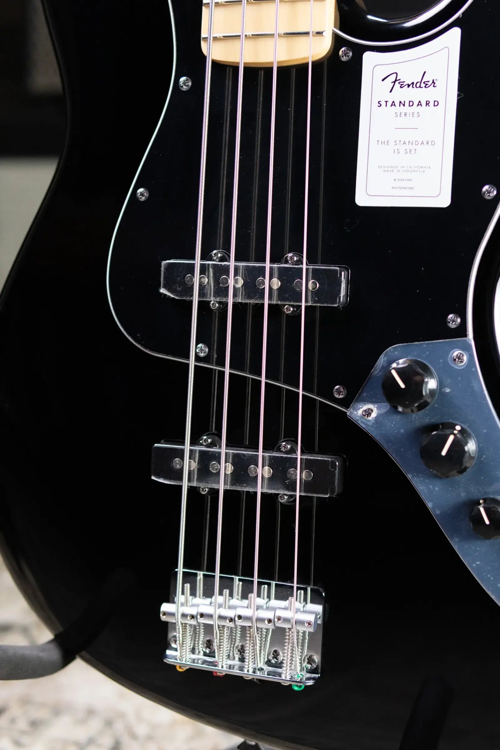 Fender Standard Jazz Bass - Black
