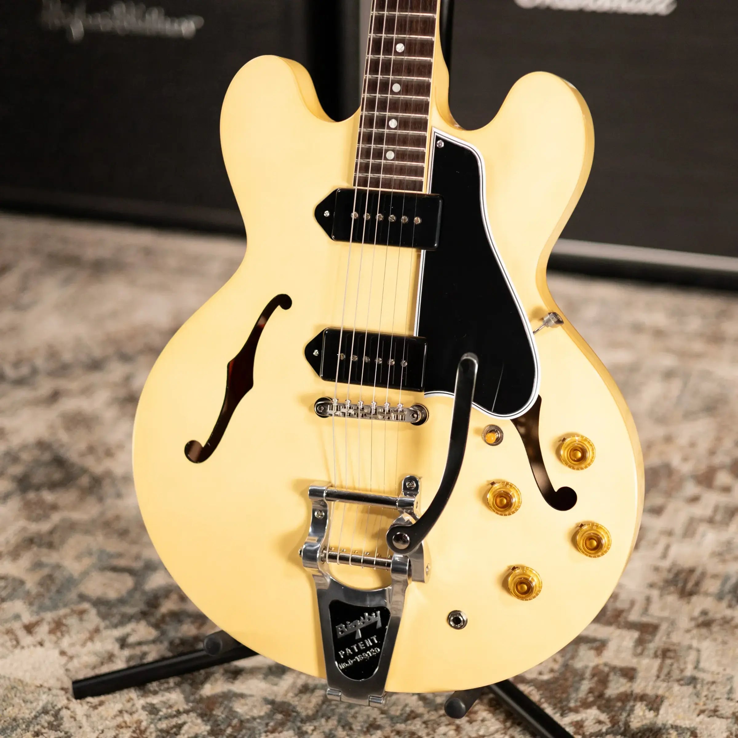 Gibson Custom Shop Limited Edition 1959 ES-330 Bigsby Reissue Hollow Body Electric Guitar - Antique White VOS with Hardshell Case
