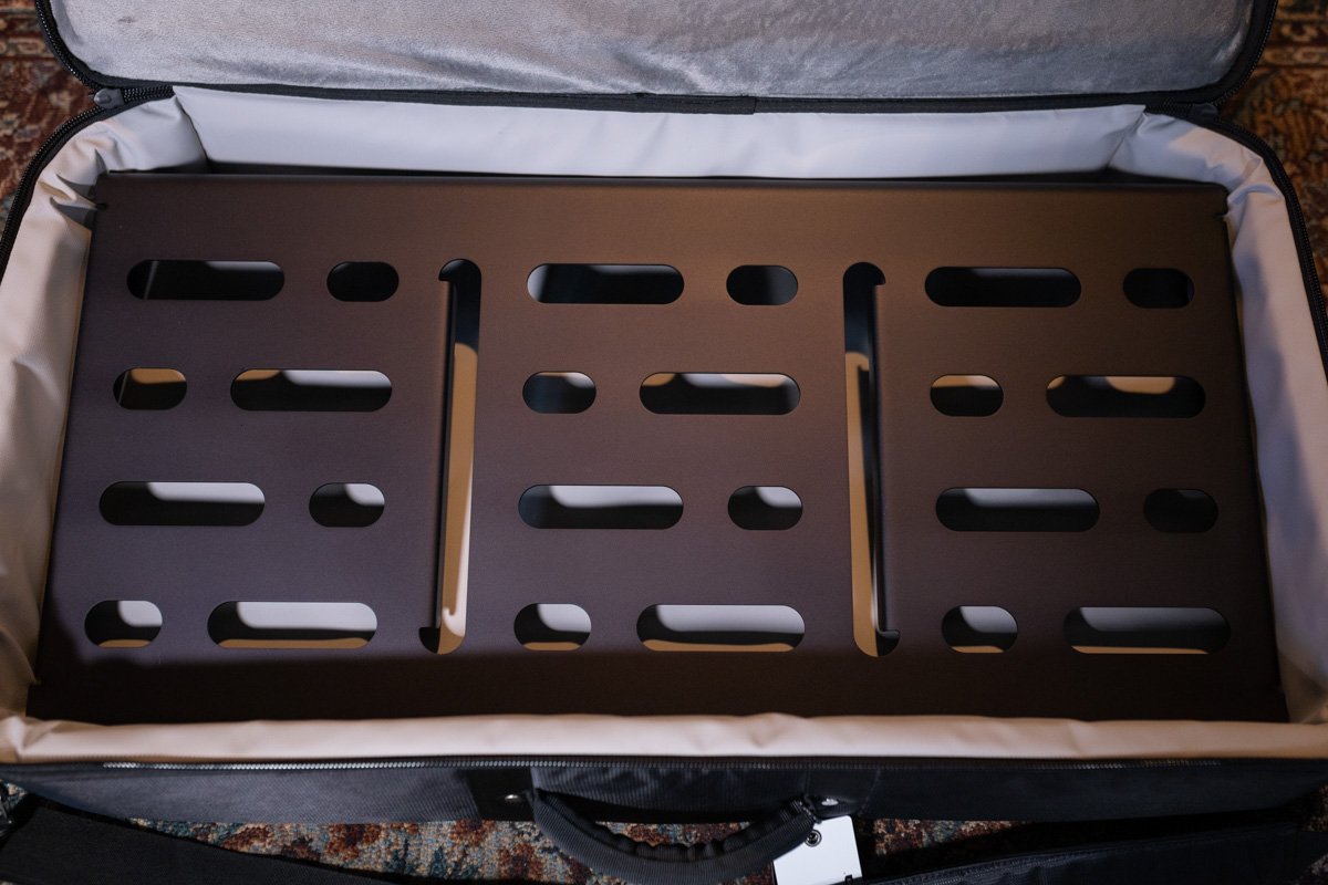 MONO Pedalboard Large Black + Pro Accessory Case 2.0 - Black - Open Box