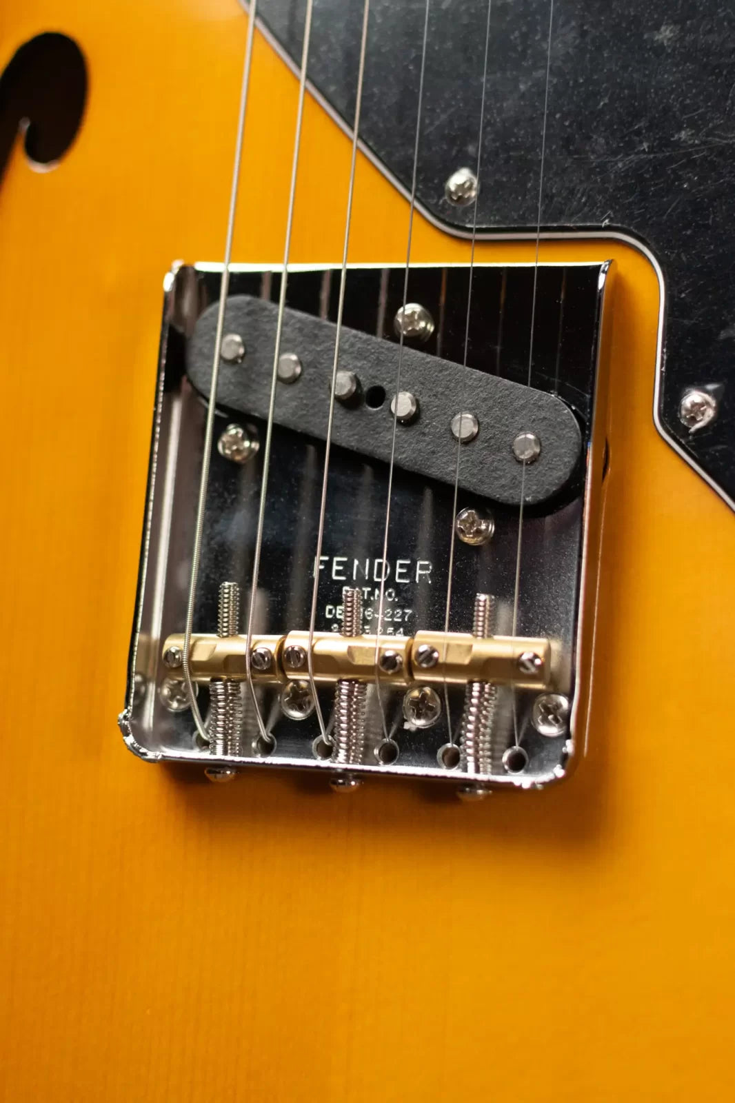 Fender Limited Edition Suona Telecaster Thinline, Ebony Fingerboard - Violin Burst with Deluxe Blonde Hardshell