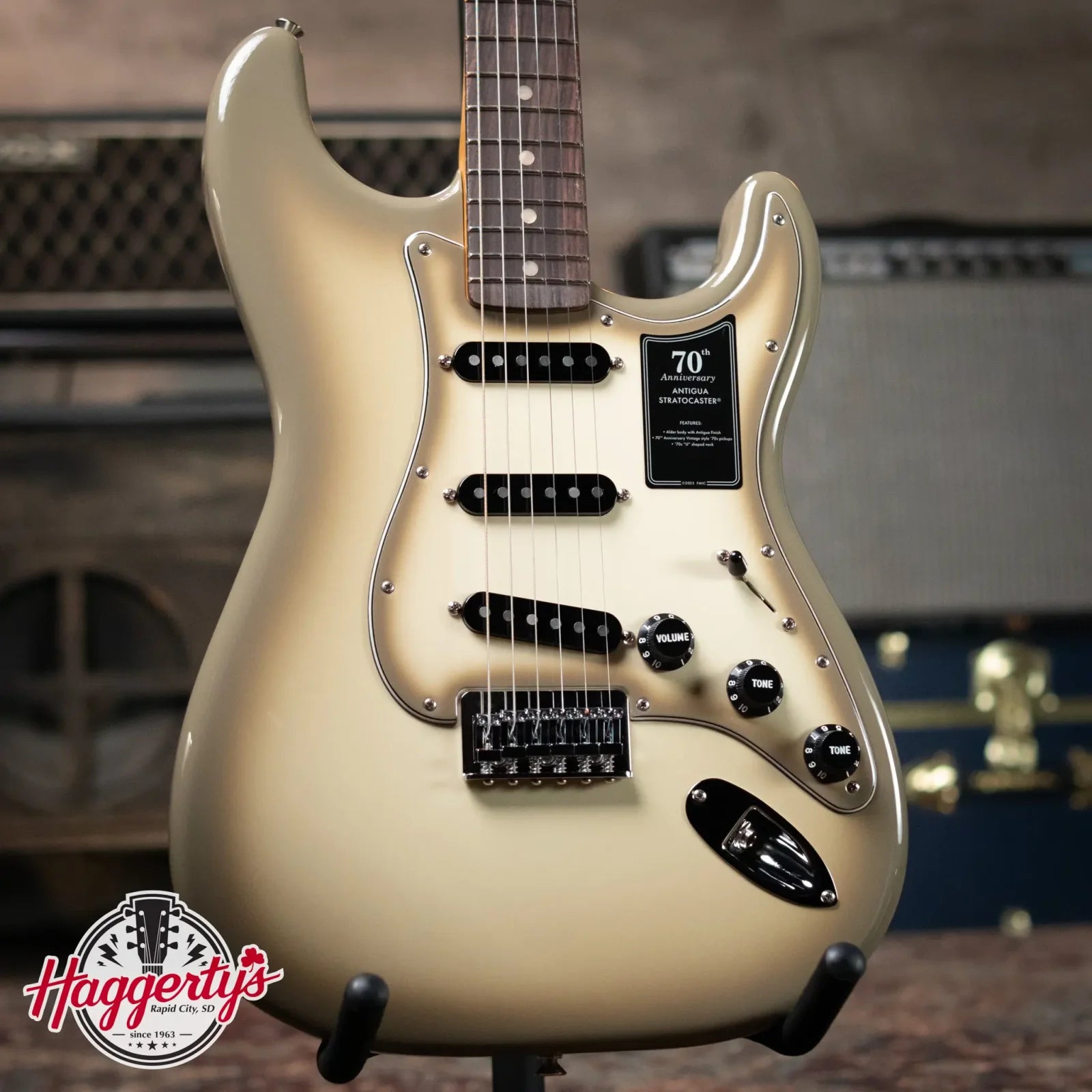 Fender 70th Anniversary Antigua Stratocaster, Rosewood Fingerboard - Antigua with Vintage-Style Black Hardshell Case