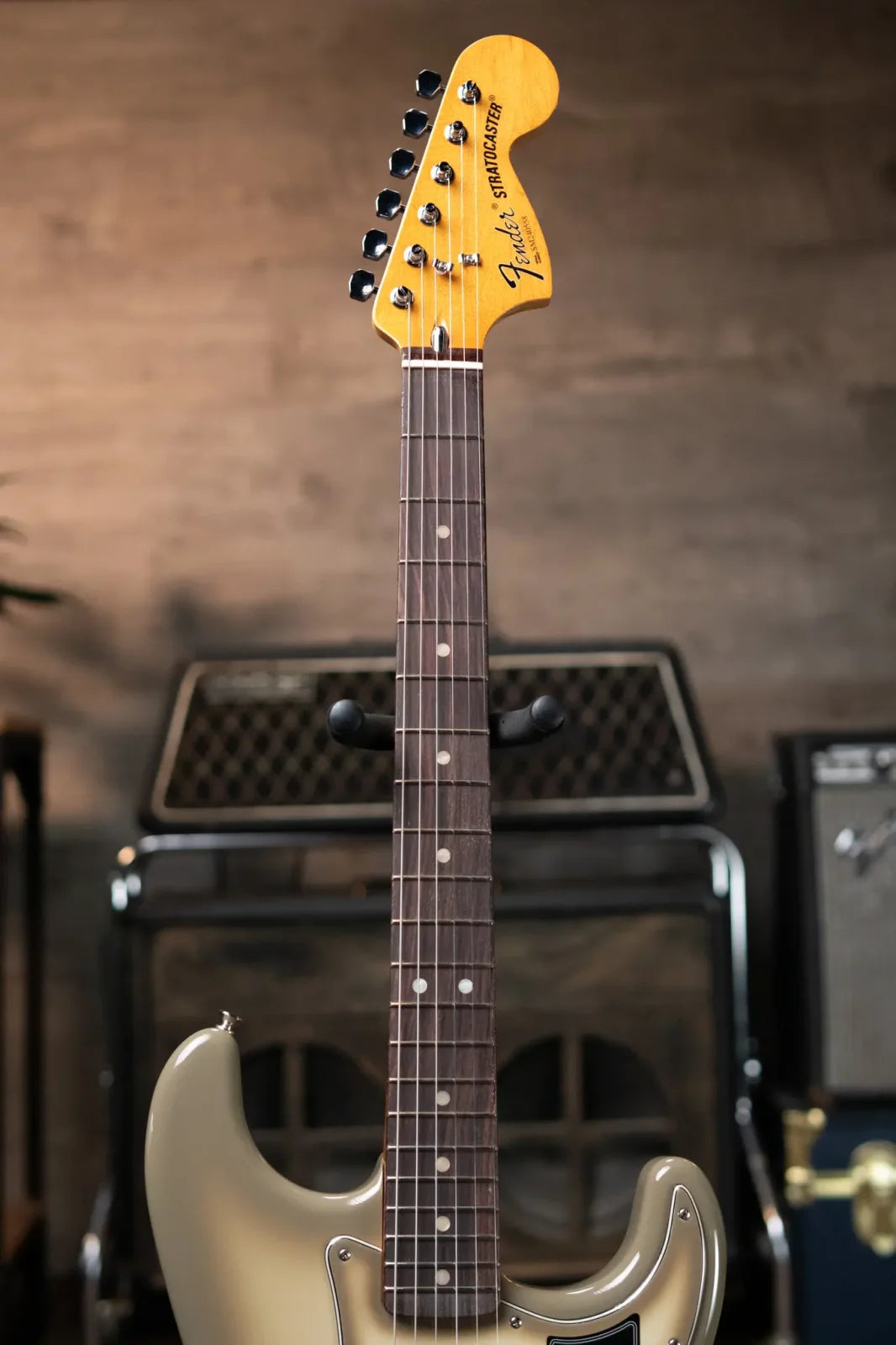 Fender 70th Anniversary Antigua Stratocaster, Rosewood Fingerboard - Antigua with Vintage-Style Black Hardshell Case