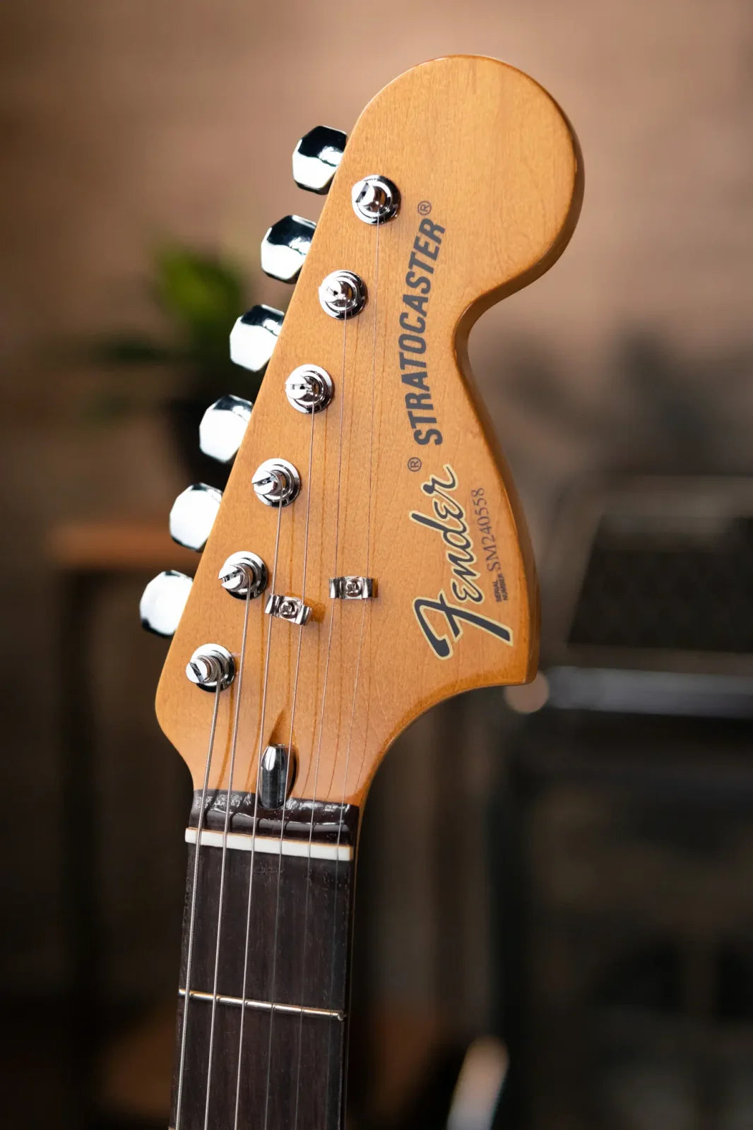 Fender 70th Anniversary Antigua Stratocaster, Rosewood Fingerboard - Antigua with Vintage-Style Black Hardshell Case