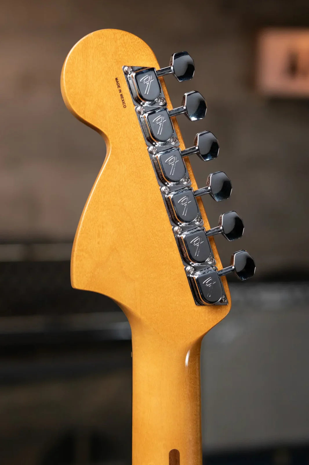 Fender 70th Anniversary Antigua Stratocaster, Rosewood Fingerboard - Antigua with Vintage-Style Black Hardshell Case