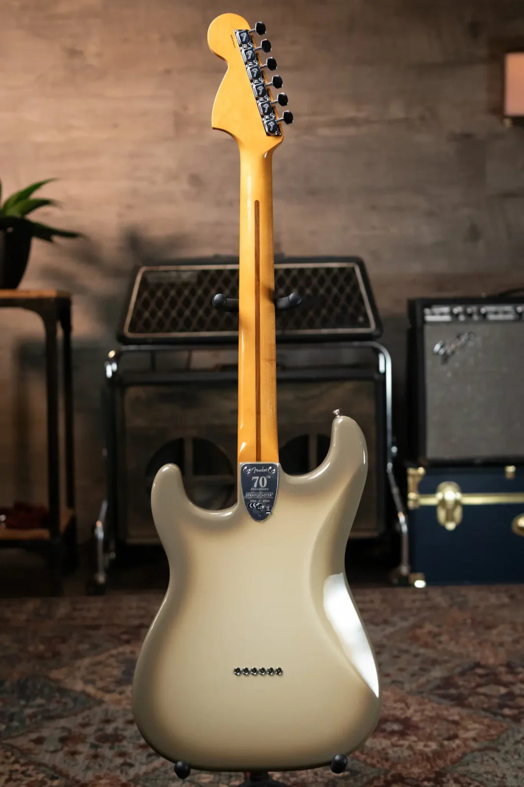 Fender 70th Anniversary Antigua Stratocaster, Rosewood Fingerboard - Antigua with Vintage-Style Black Hardshell Case