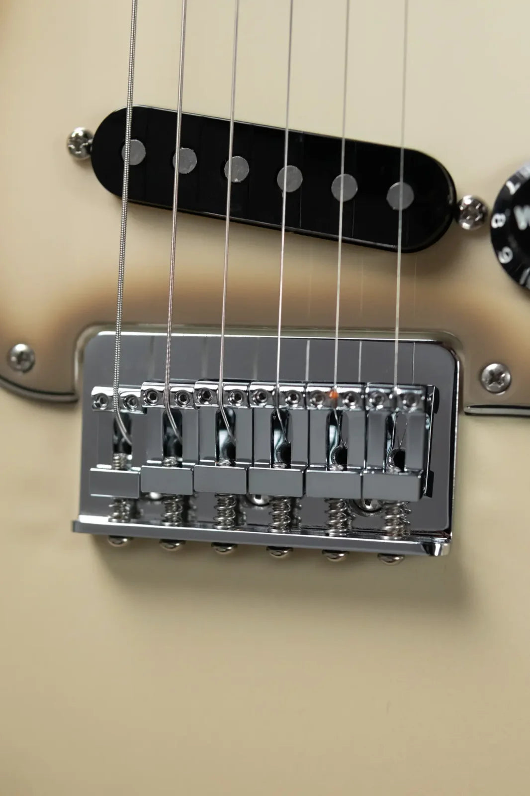 Fender 70th Anniversary Antigua Stratocaster, Rosewood Fingerboard - Antigua with Vintage-Style Black Hardshell Case