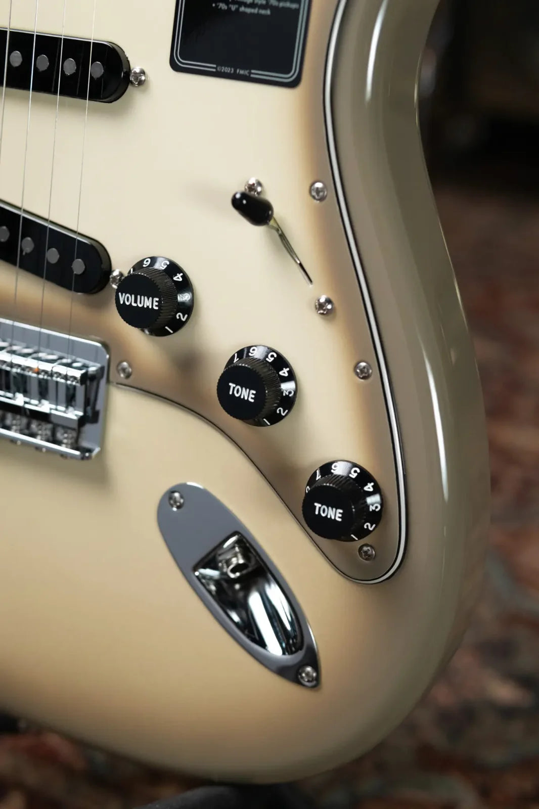 Fender 70th Anniversary Antigua Stratocaster, Rosewood Fingerboard - Antigua with Vintage-Style Black Hardshell Case