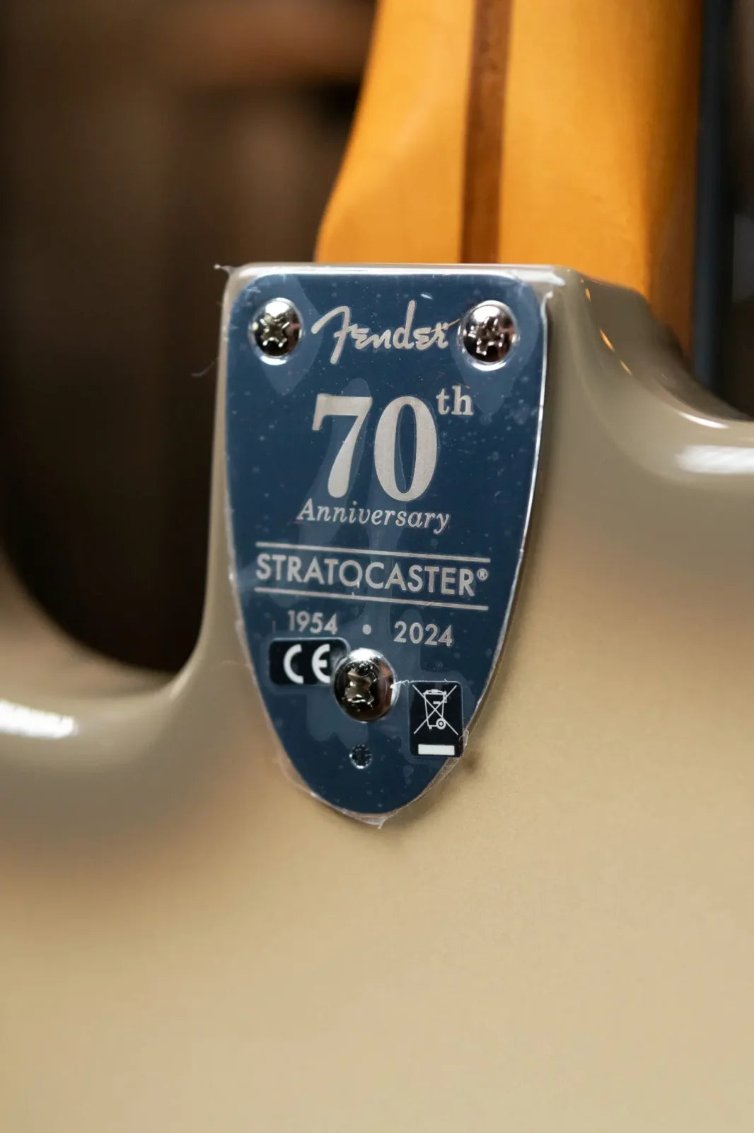 Fender 70th Anniversary Antigua Stratocaster, Rosewood Fingerboard - Antigua with Vintage-Style Black Hardshell Case
