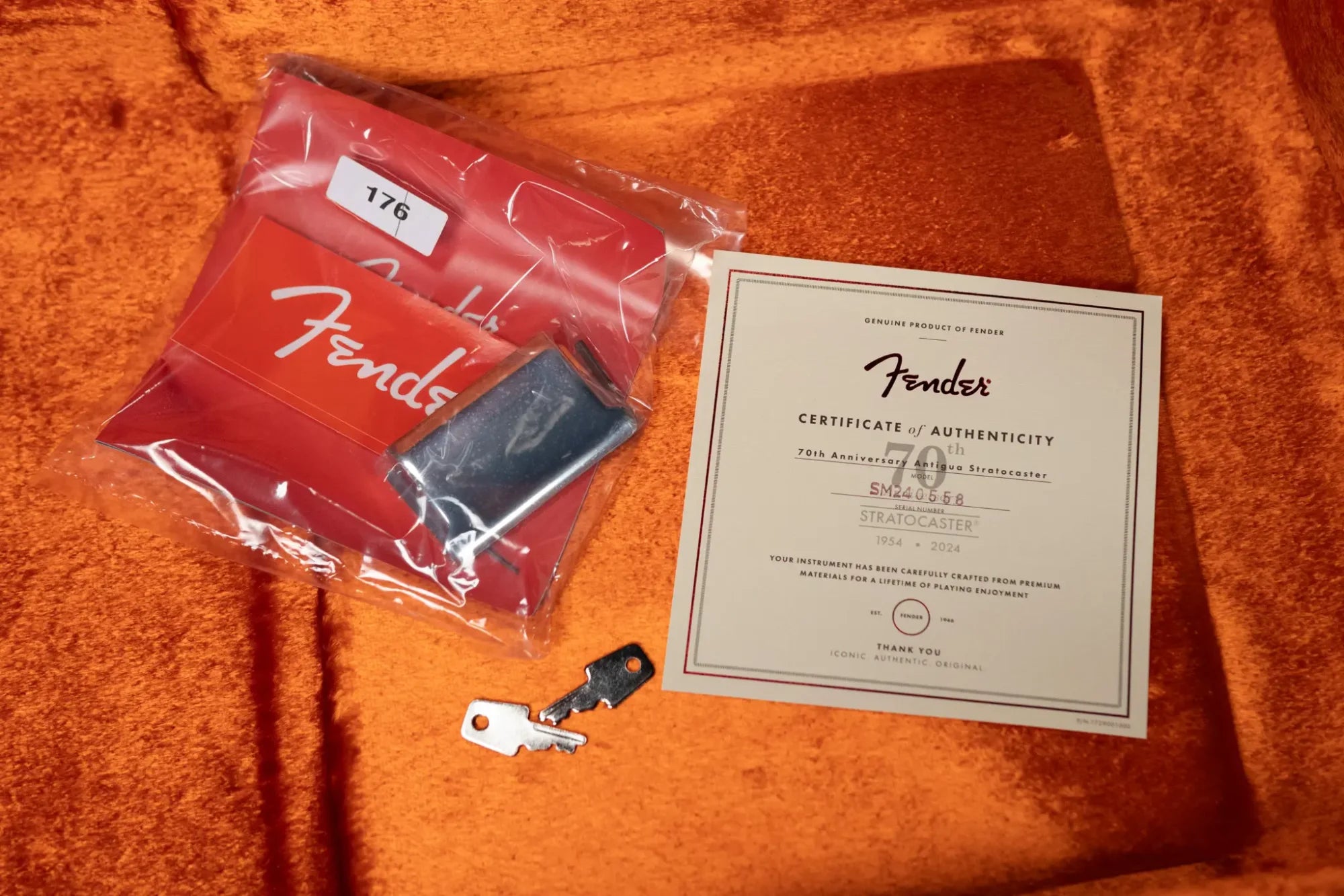 Fender 70th Anniversary Antigua Stratocaster, Rosewood Fingerboard - Antigua with Vintage-Style Black Hardshell Case