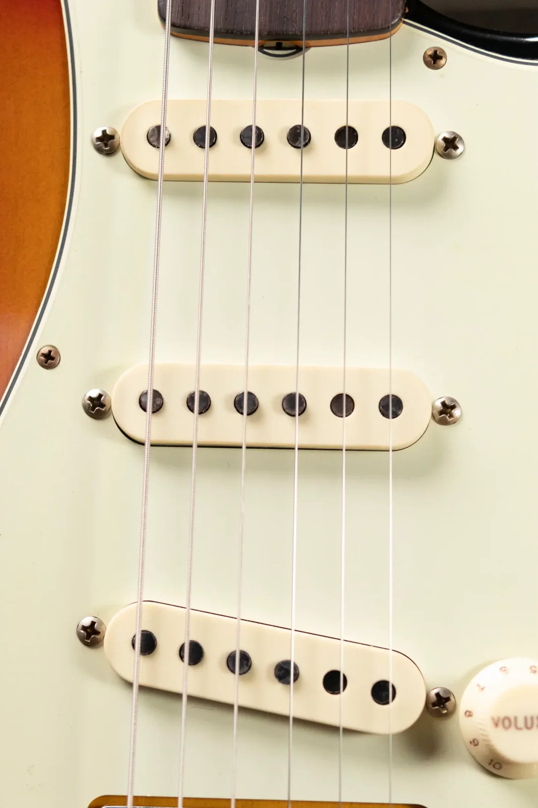 Fender Custom Shop Limited Edition 1964 L-Series Stratocaster Heavy Relic - 3-Color Sunburst with Hardshell Case