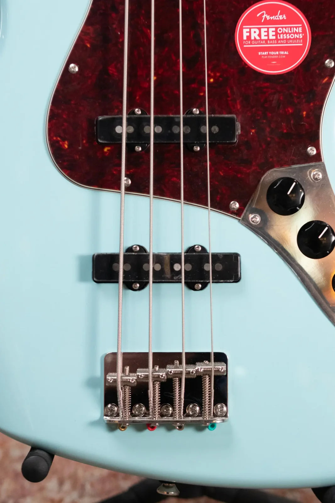 new 8.9 lb Squier Classic Vibe 60s Jazz Bass Daphne Blue haggertys 10