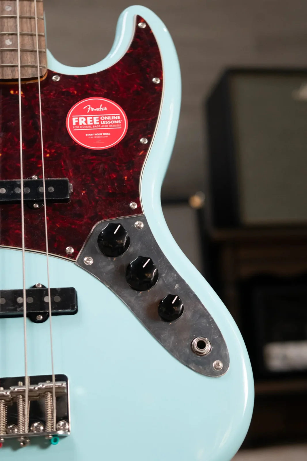 new 8.9 lb Squier Classic Vibe 60s Jazz Bass Daphne Blue haggertys 11