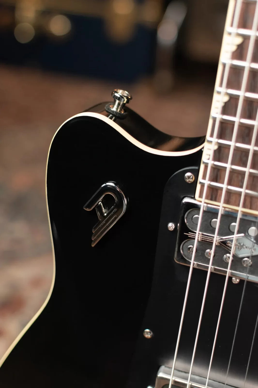 Duesenberg Falken Black Tremolo with Gig Bag